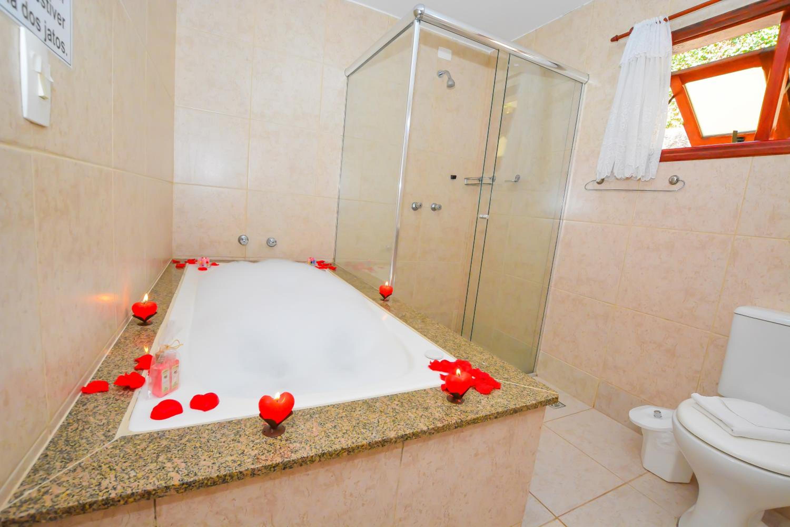 Double Room with Spa Bath - Photo 13