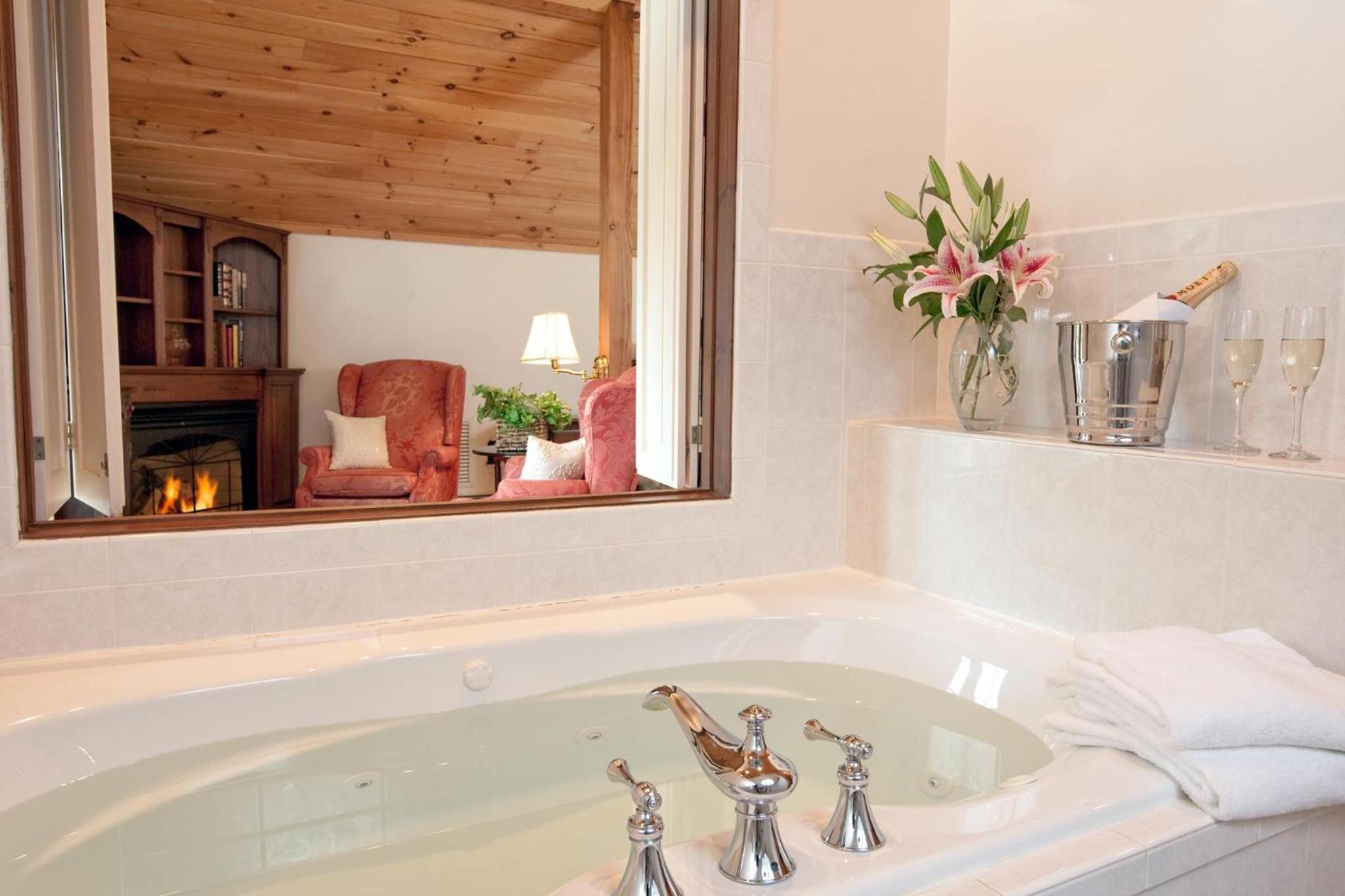 King Room with Jacuzzi Tub and TV and Gas Fireplace photo 2