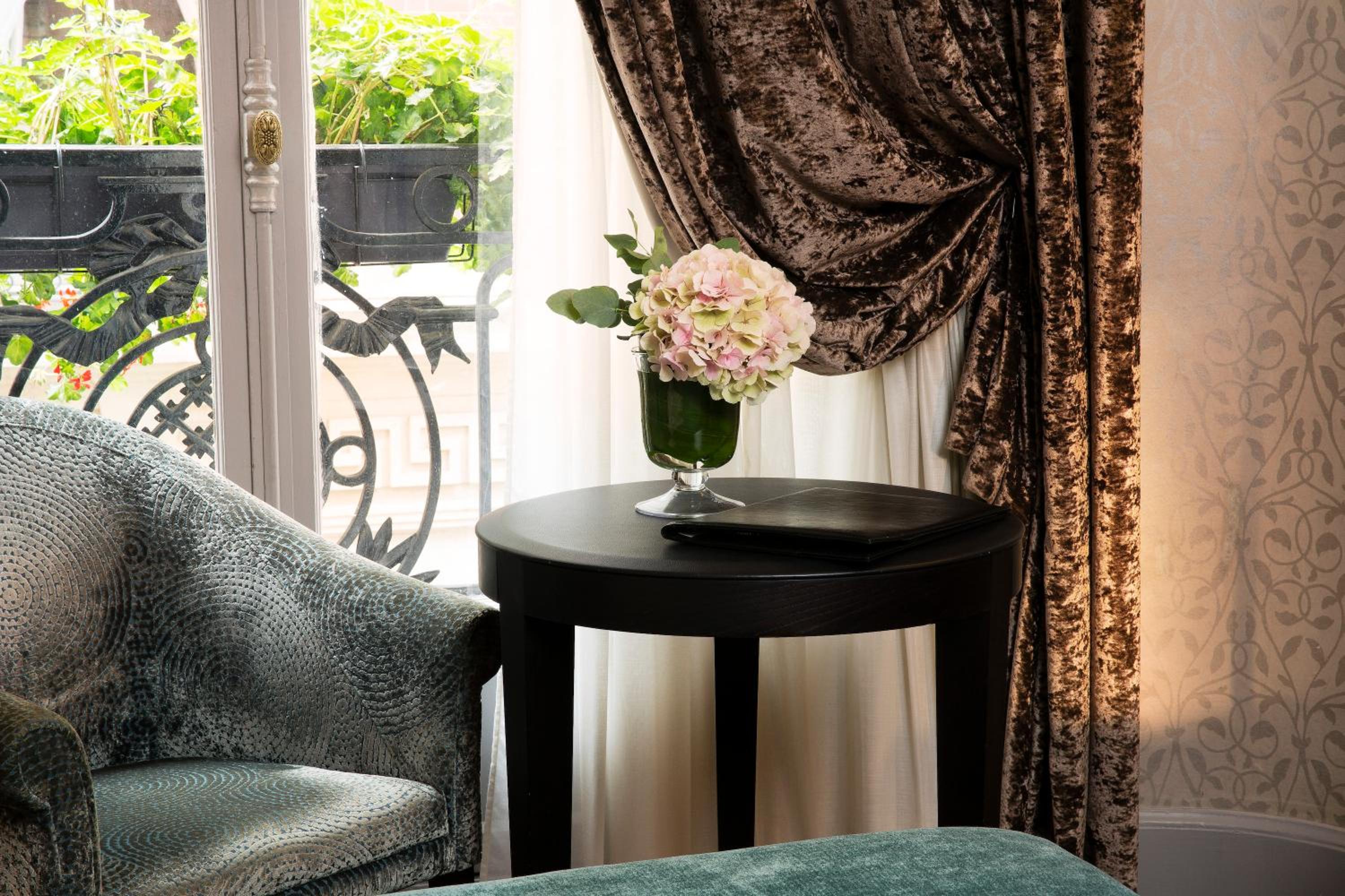 Superior Double Room thumbnail 5
