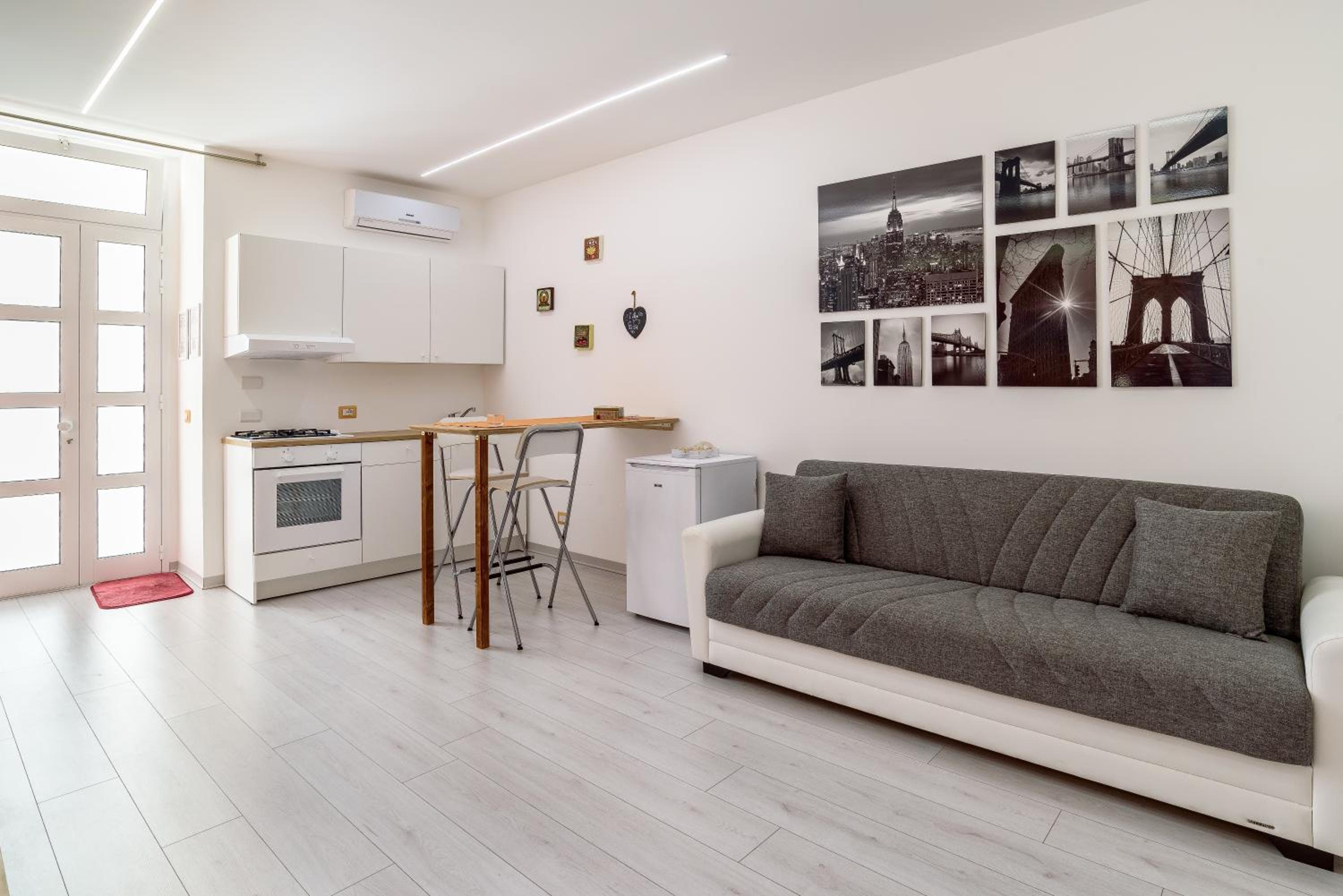 Studio Apartment - Photo 11