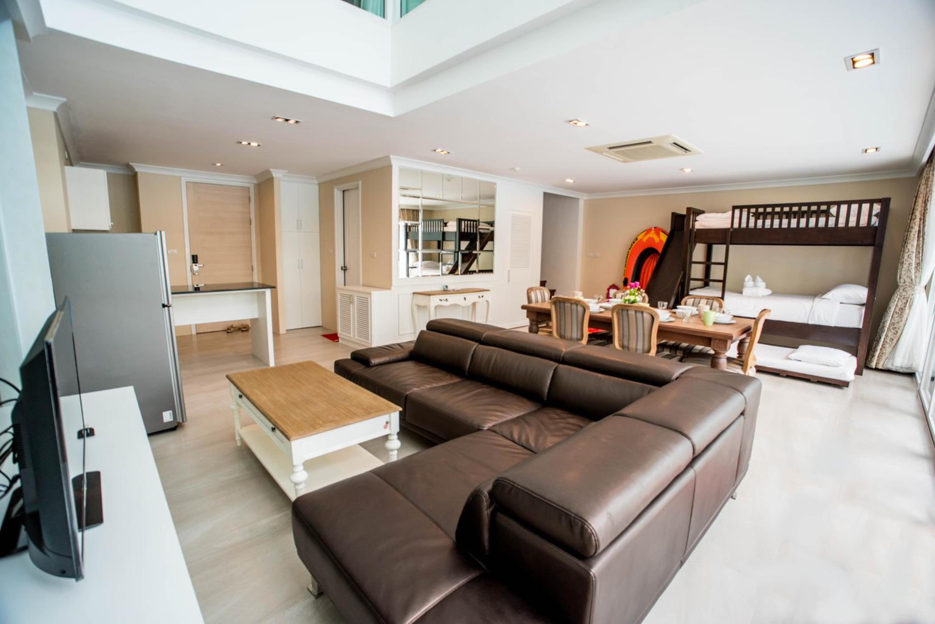 Duplex Apartment with Pool Access - B102