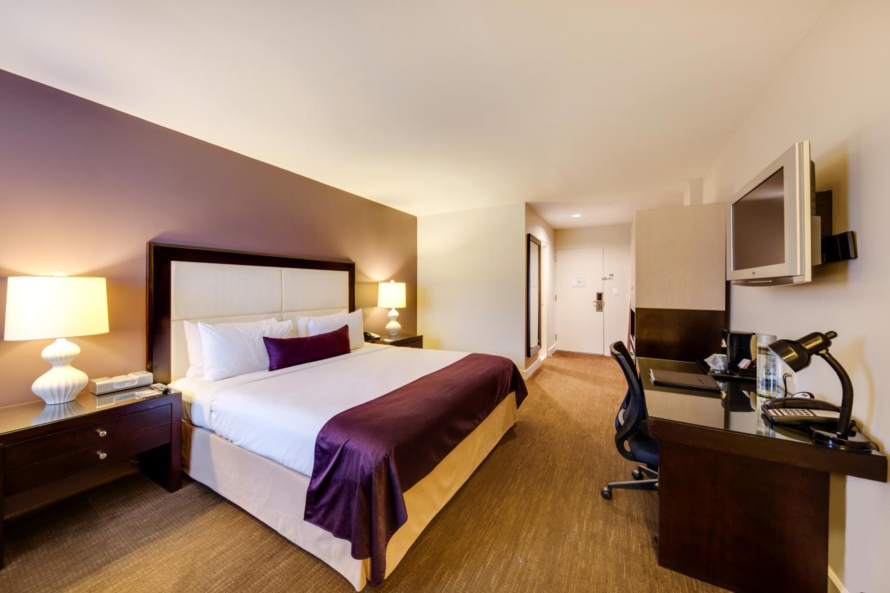 Deluxe King Room