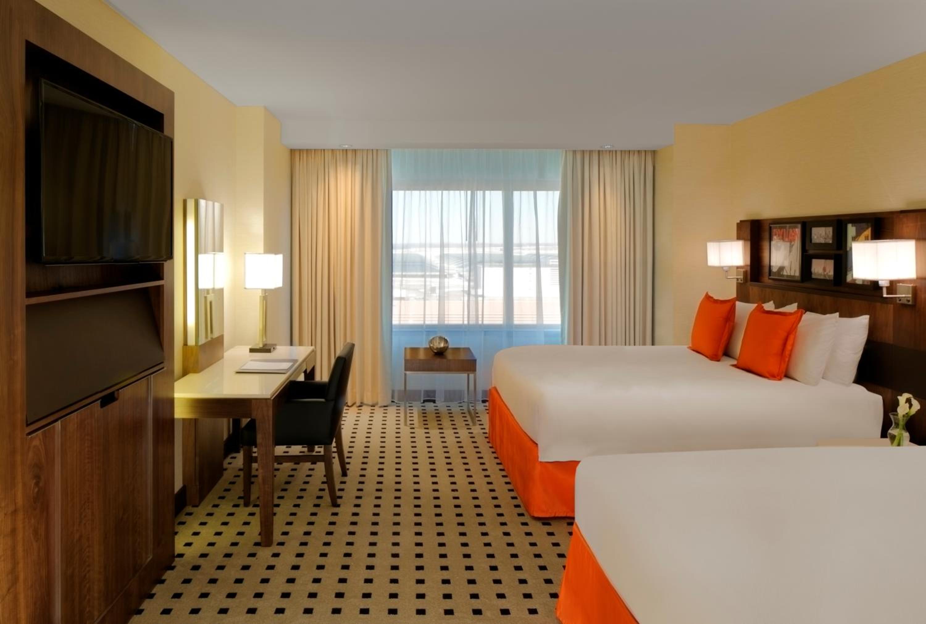 Queen Room with Two Queen Beds and City or Valley View - Non Smoking - Disability Access photo 2