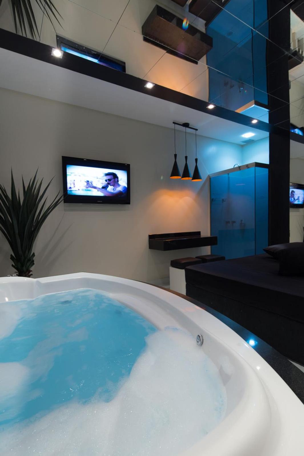 Deluxe Suite With Spa Bath photo 2