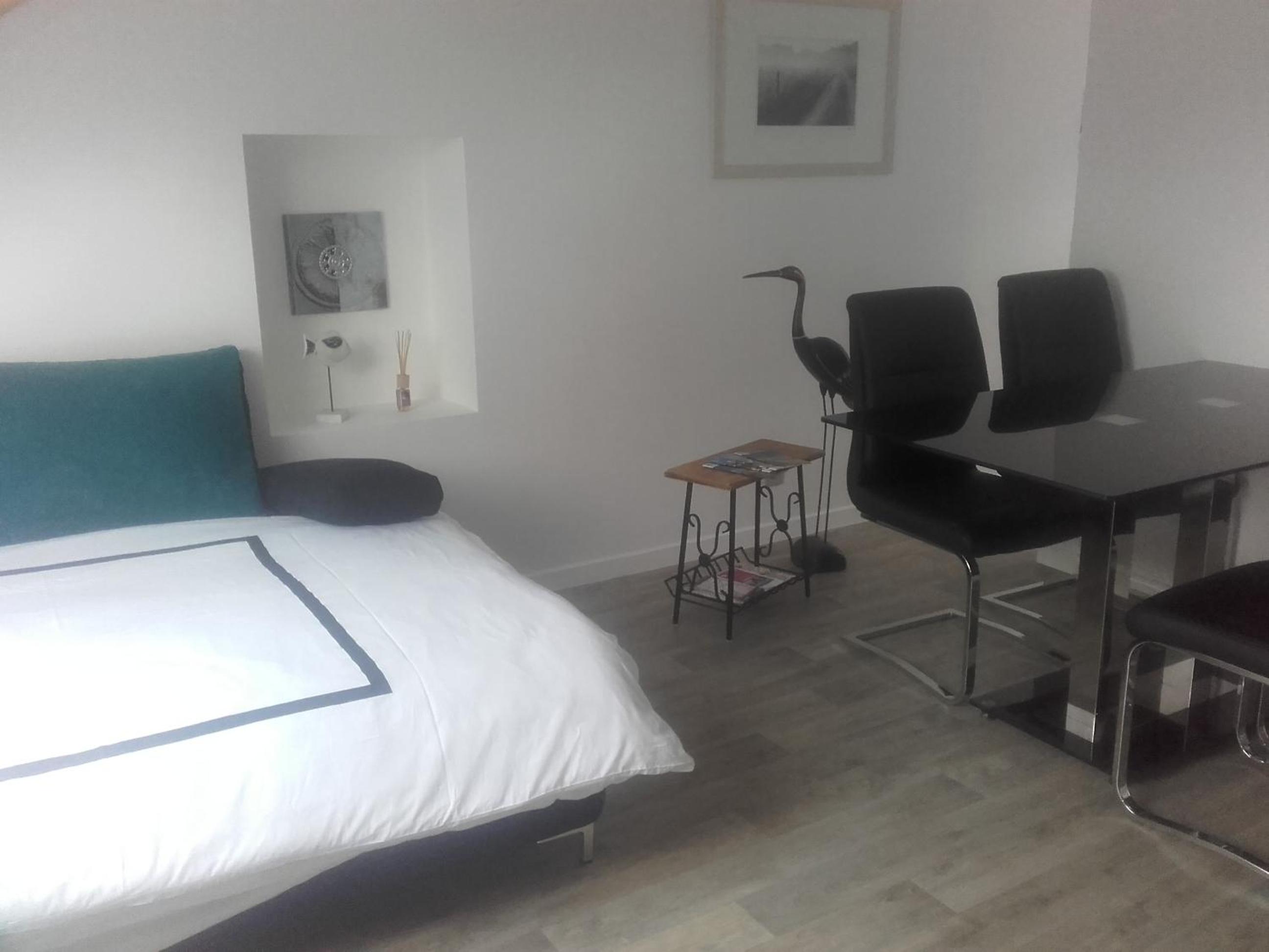 Studio Apartment photo 2