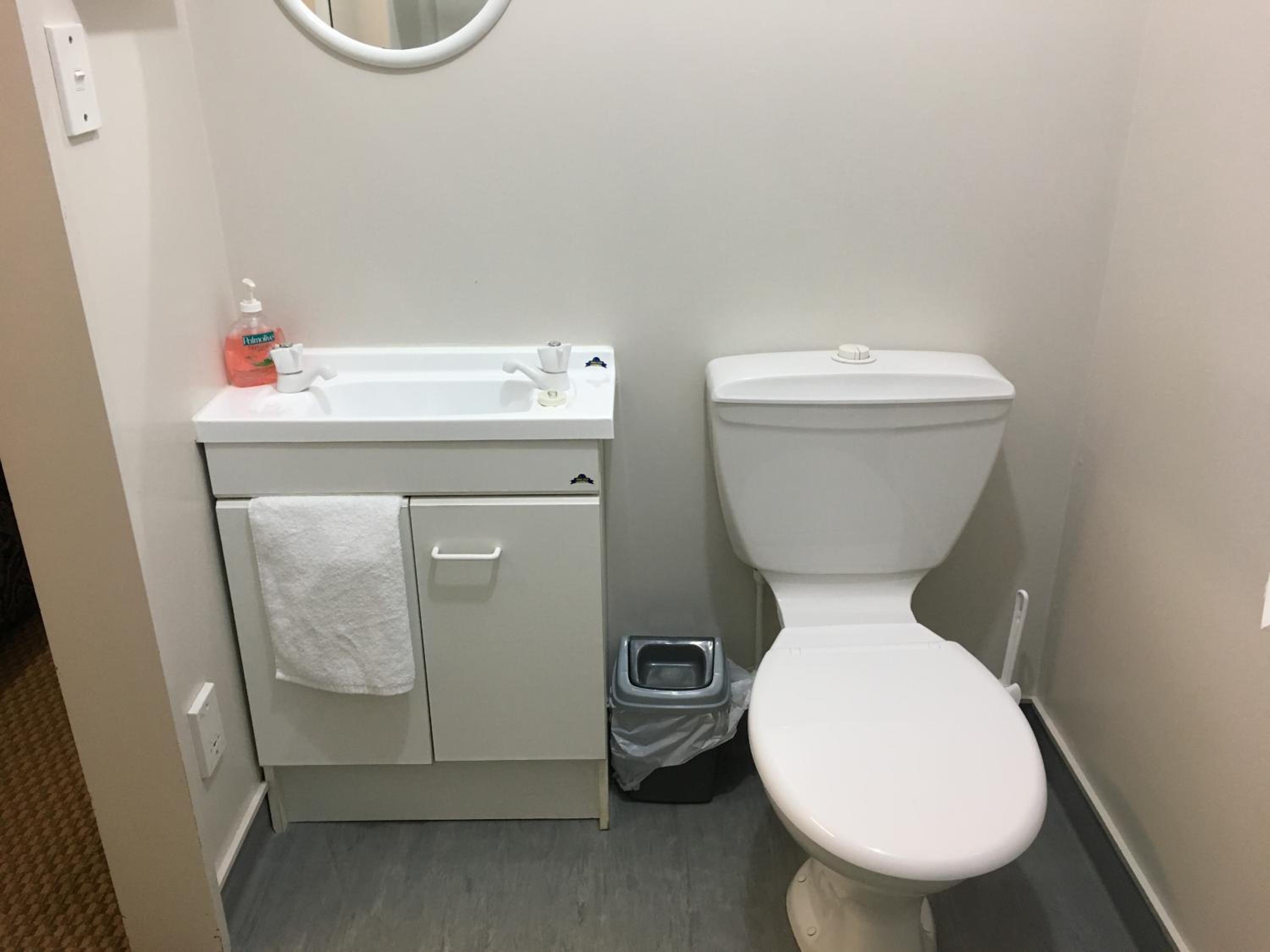 Compact Single Room photo 3