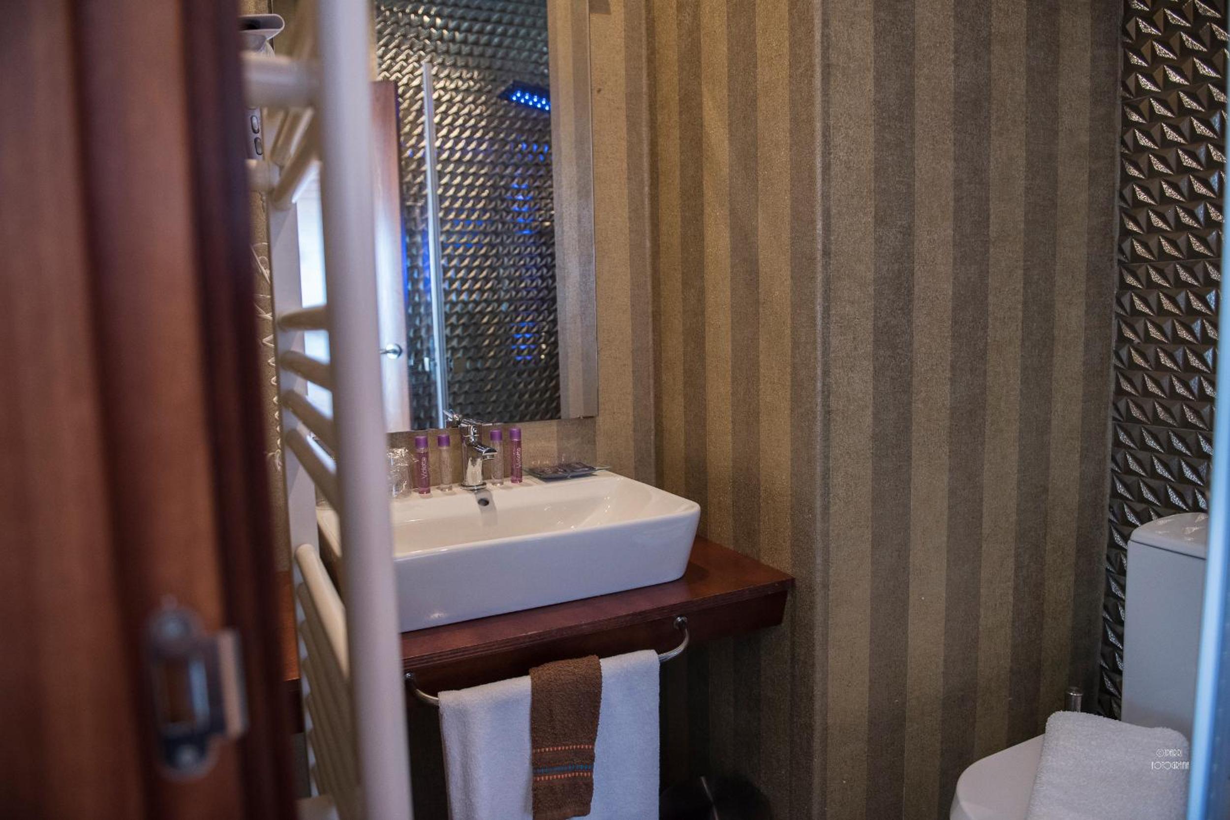 Double Room with Sea View - Photo 10