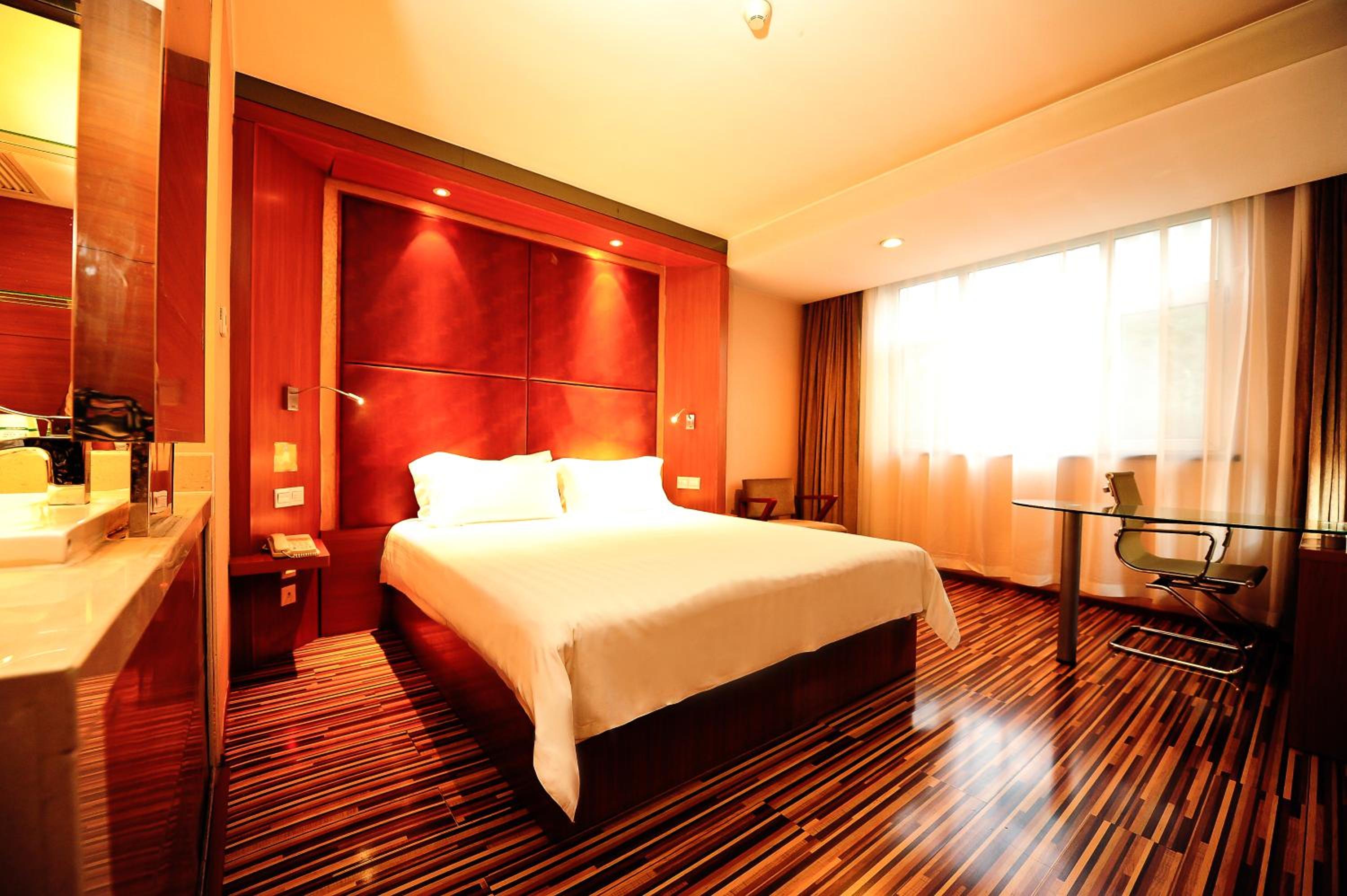 Superior Double Room with Audio photo 2