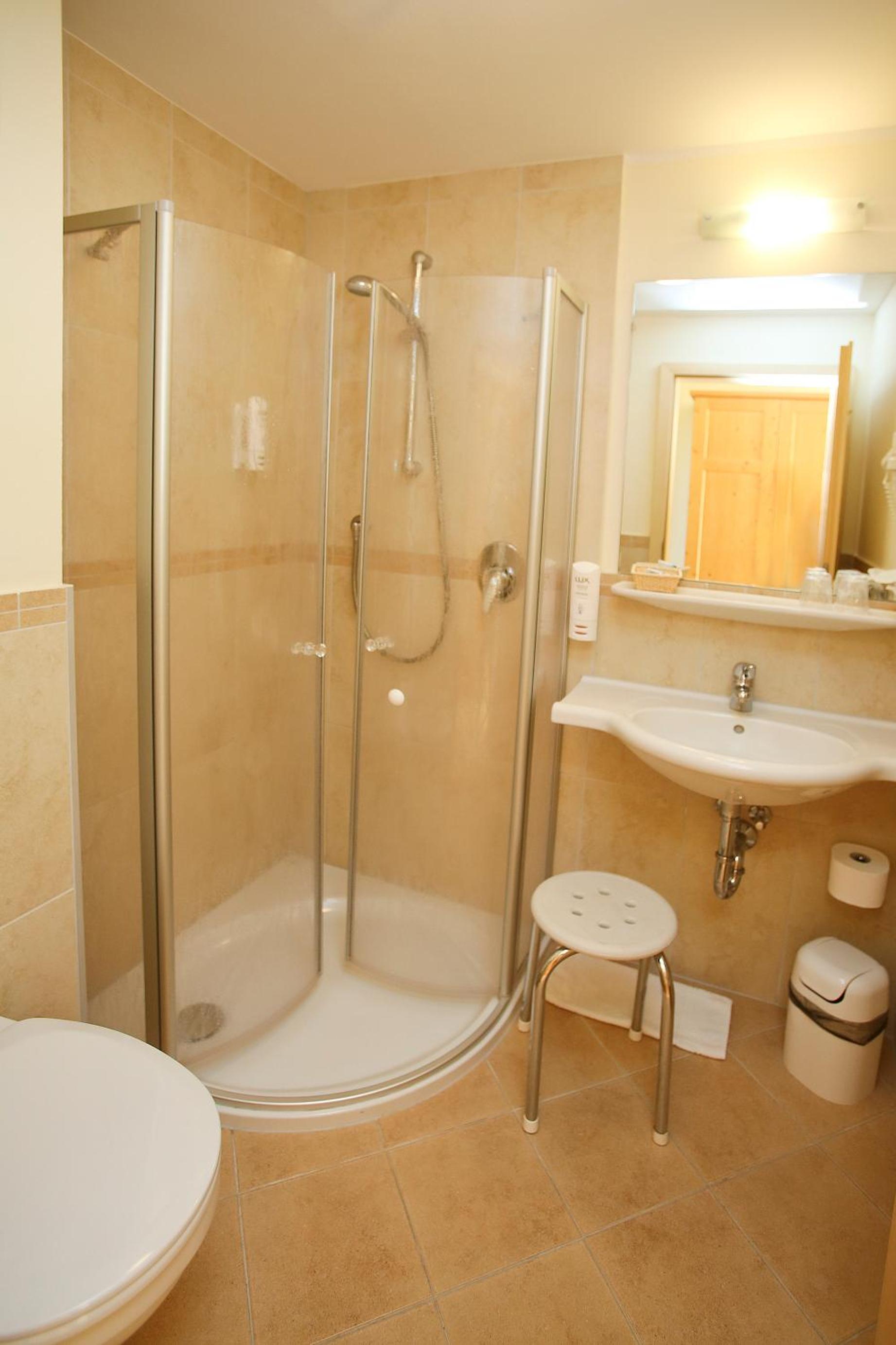 Double or Twin Room - Photo 3