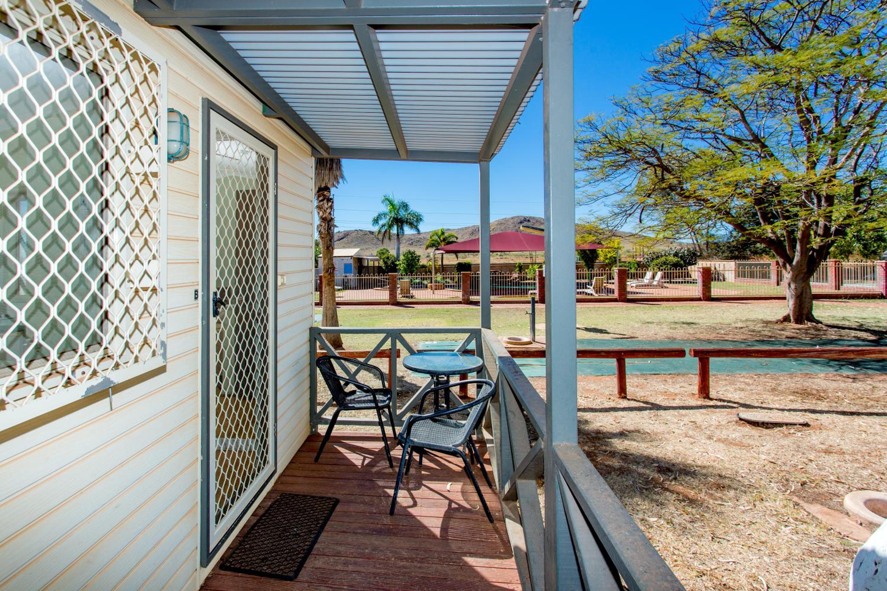 Standard Studio Cabin - Queen - Pet Friendly photo 3