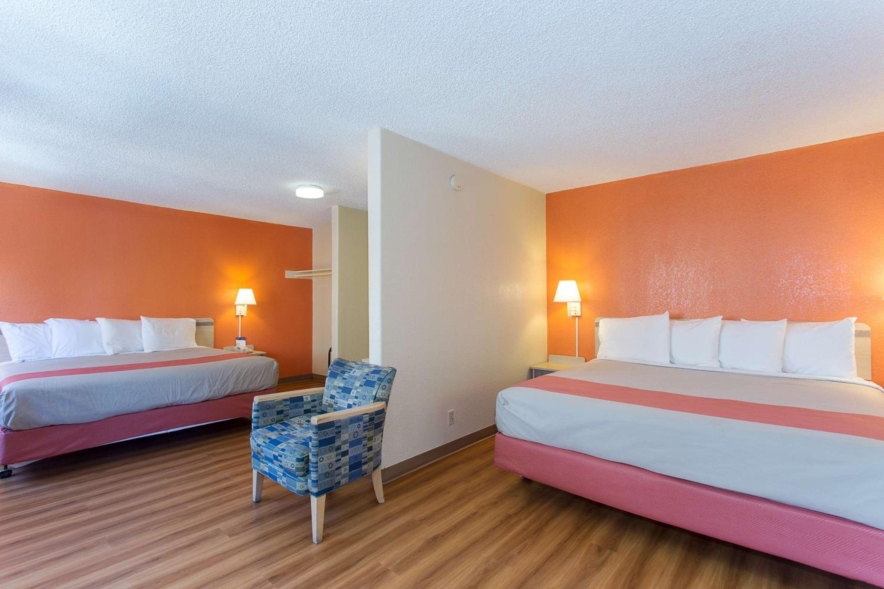 King Room with Two King Beds - Non-Smoking - Photo 3