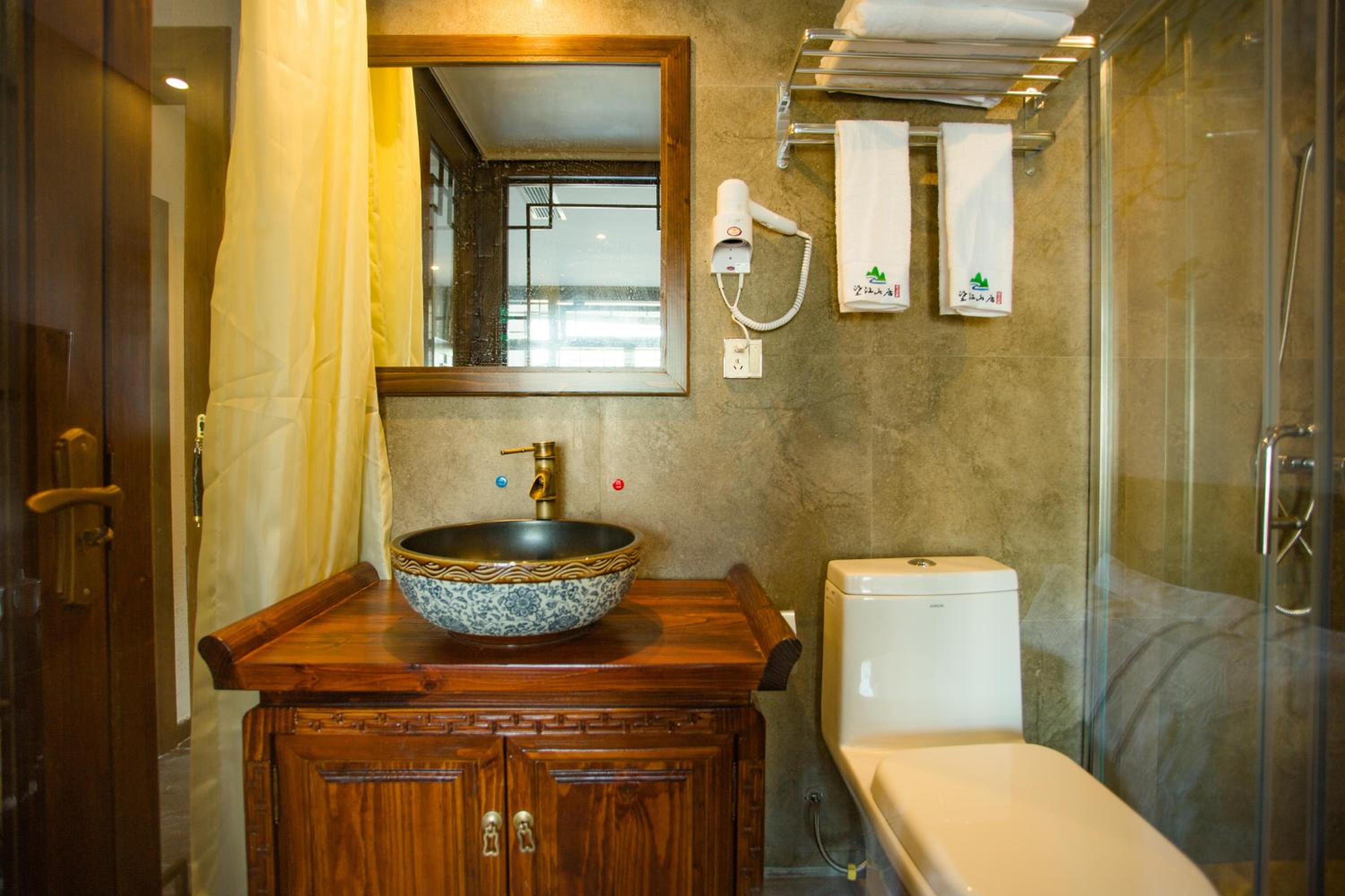 Deluxe Double Room with Balcony photo 2