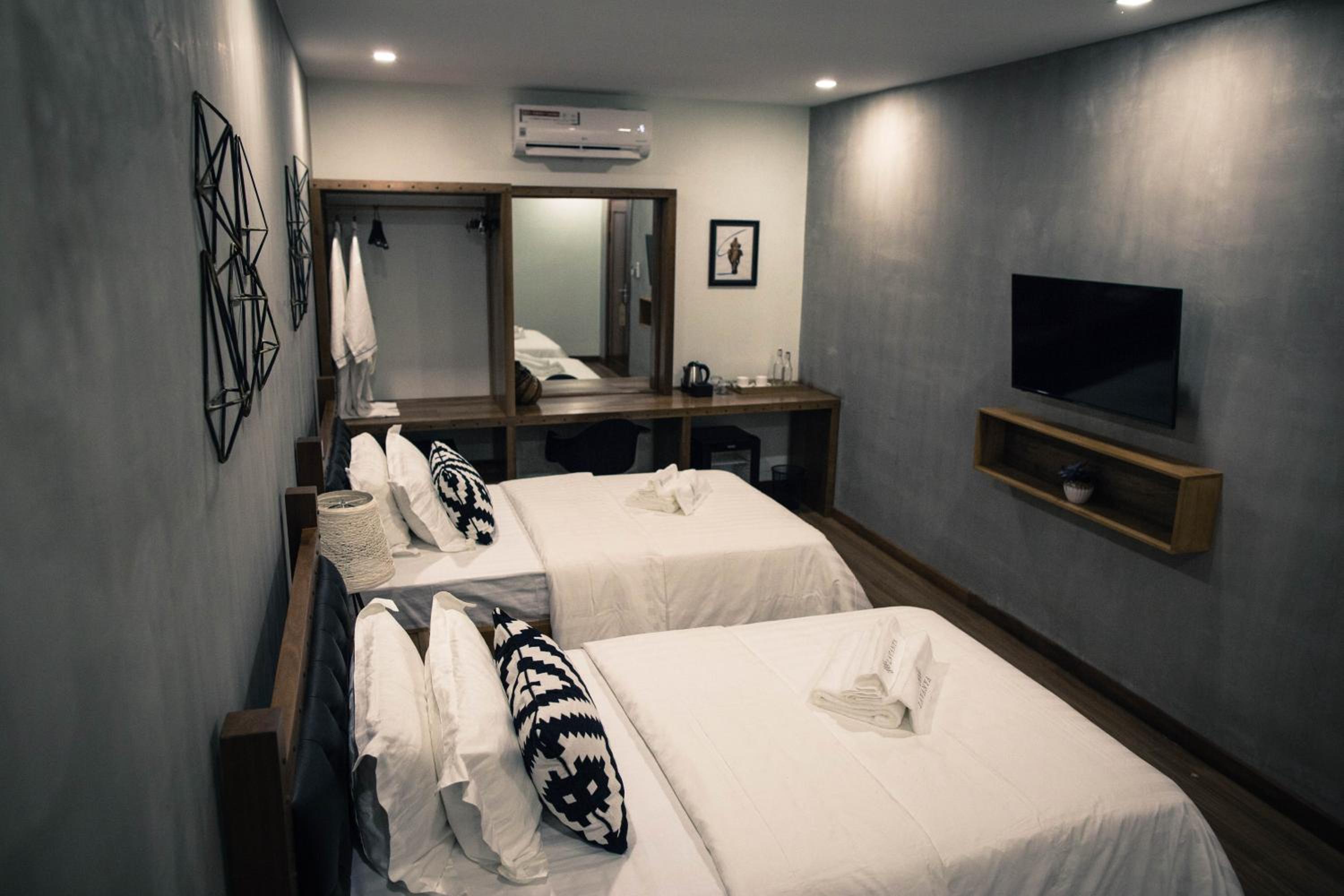 Deluxe Twin Room - No Window - Photo 1