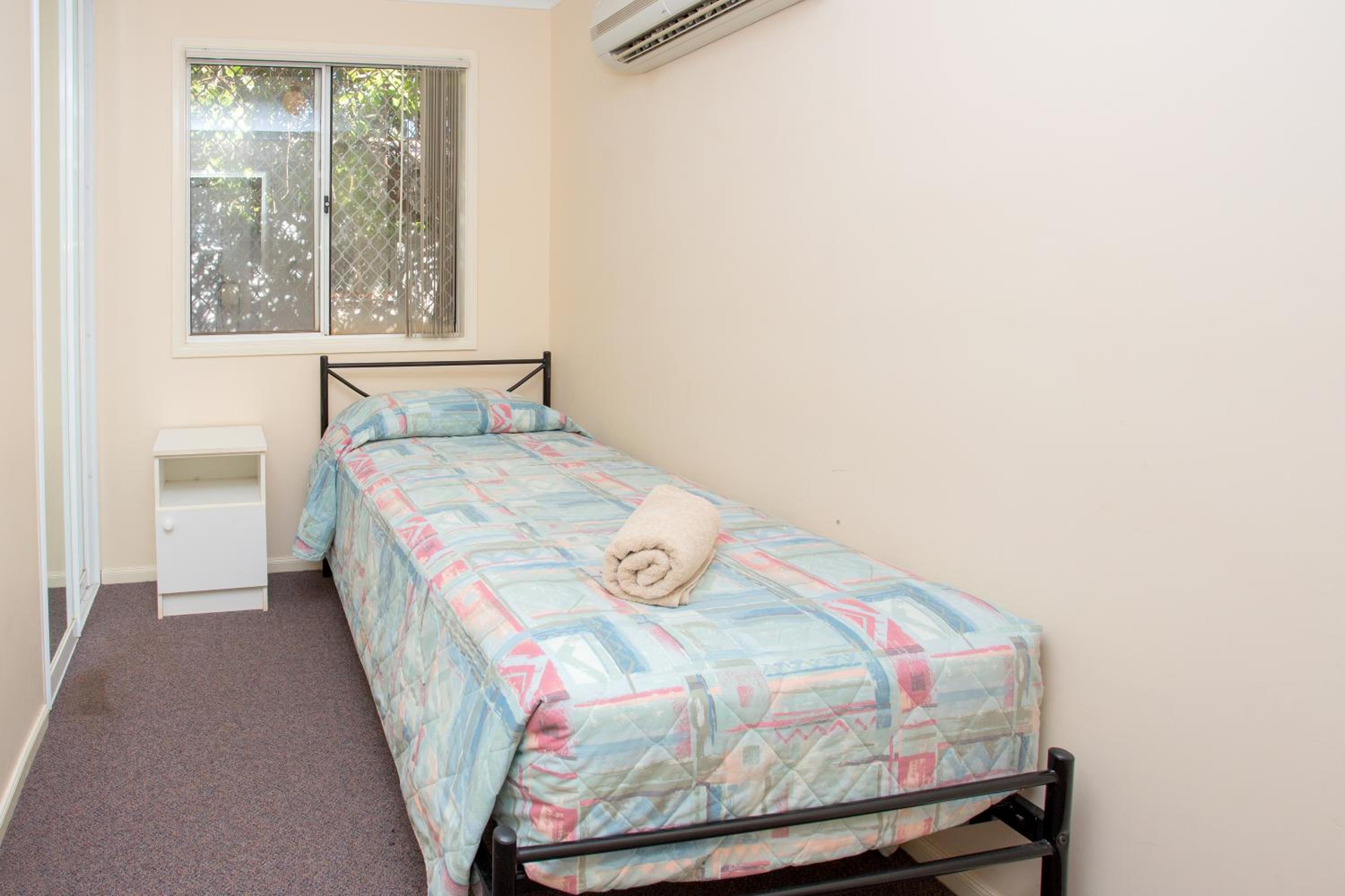 Standard 2 Bedroom Cabin - Photo 4