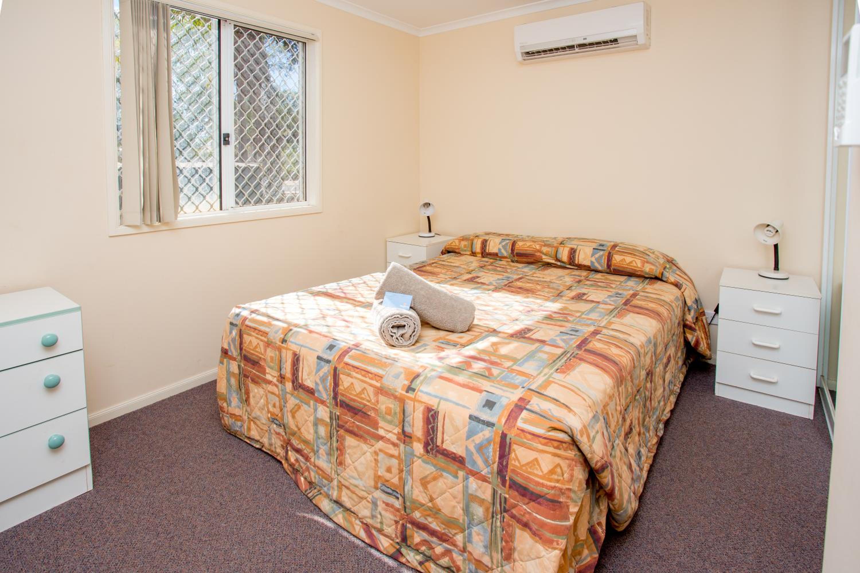 Standard 2 Bedroom Cabin - Photo 5