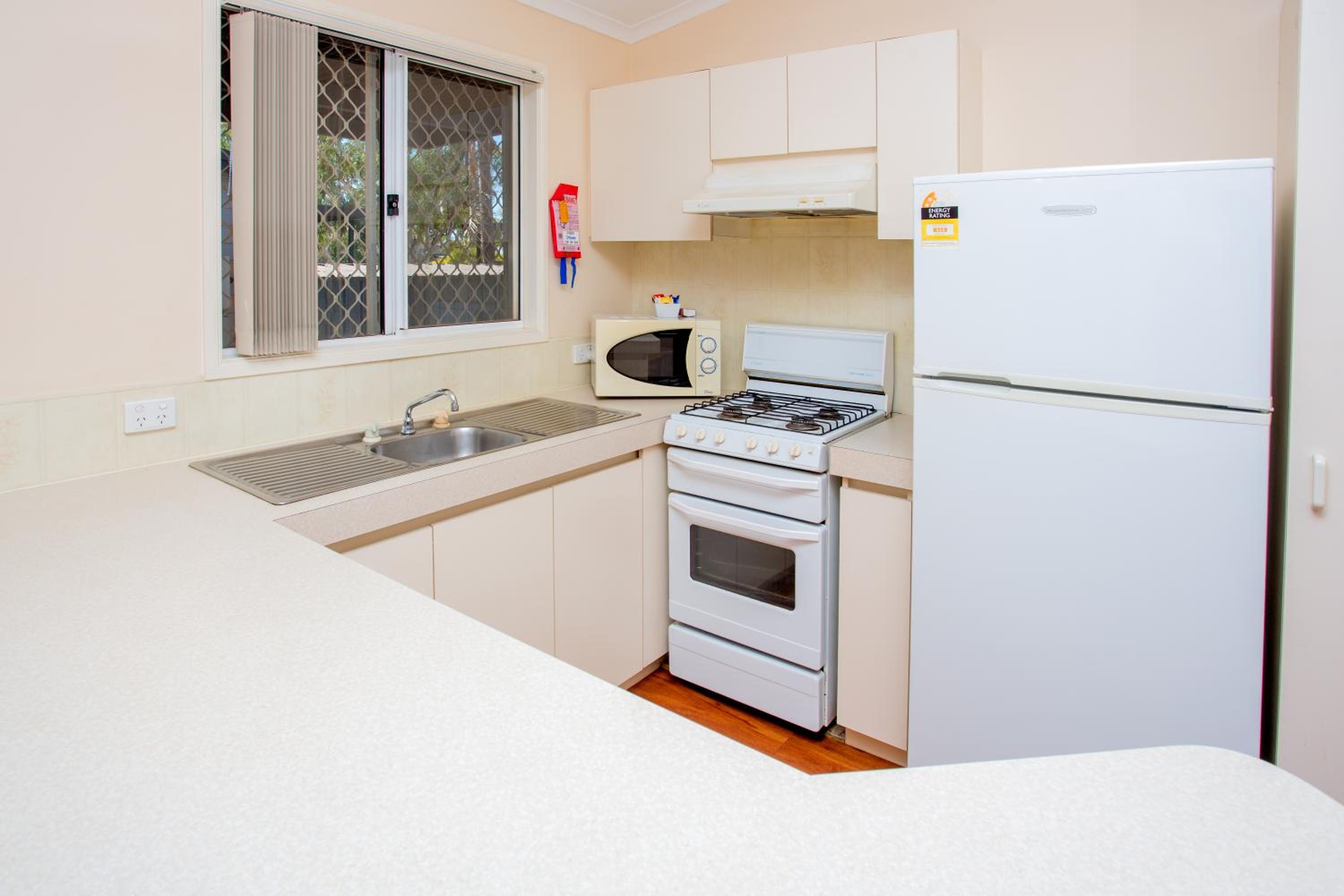 Standard 2 Bedroom Cabin - Photo 6