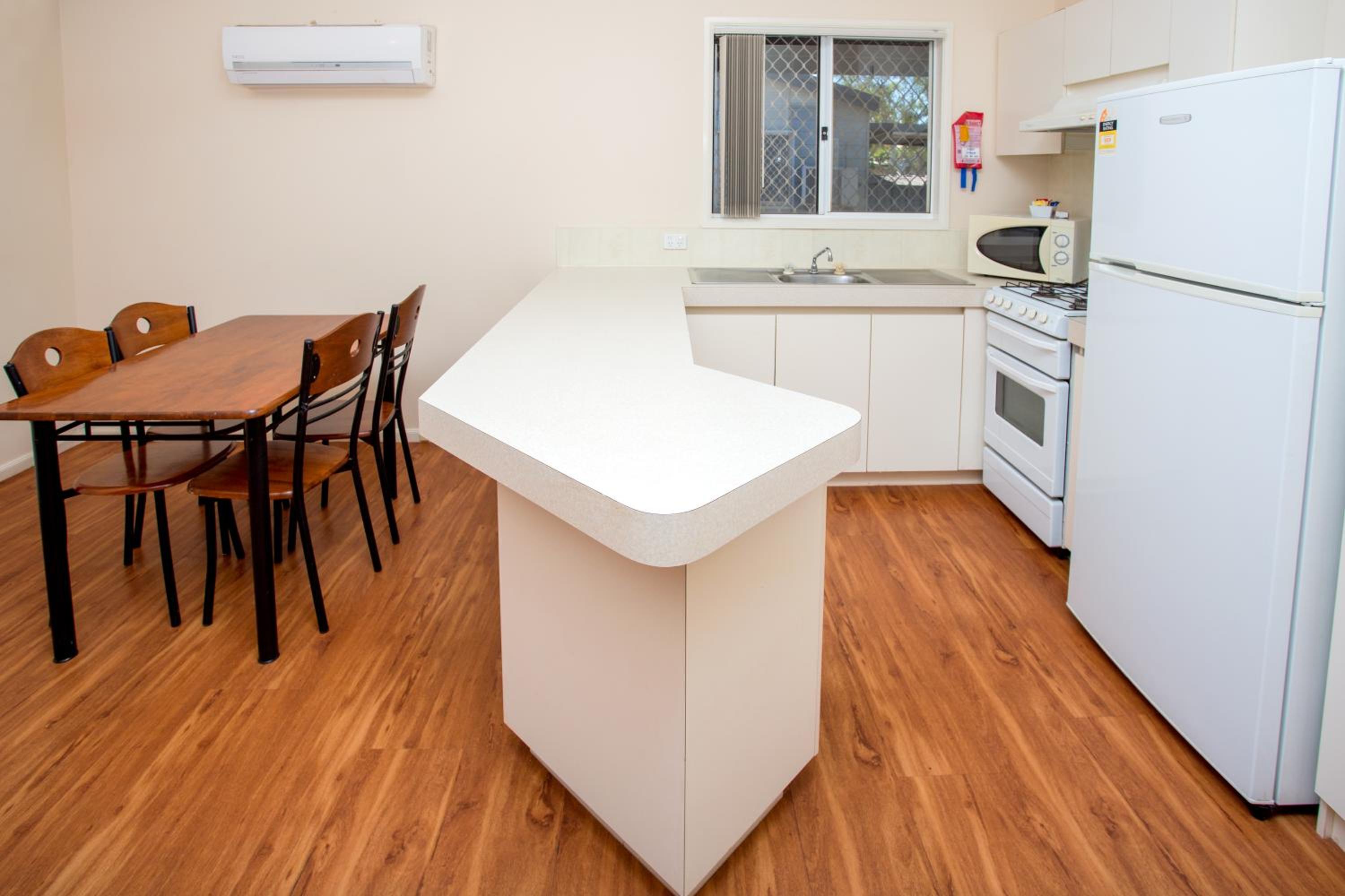 Standard 2 Bedroom Cabin - Photo 7