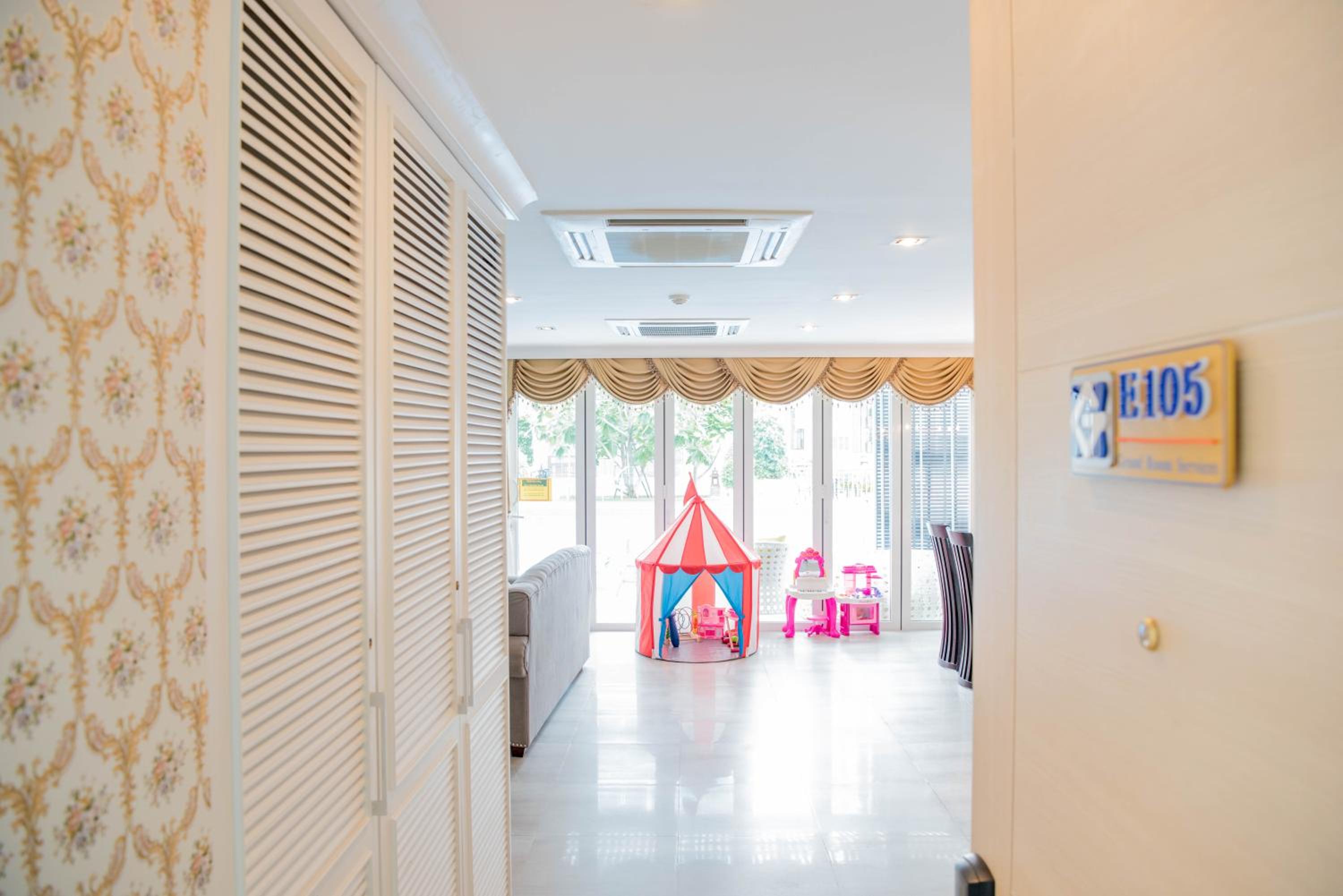 Duplex Apartment with Pool Access - E105