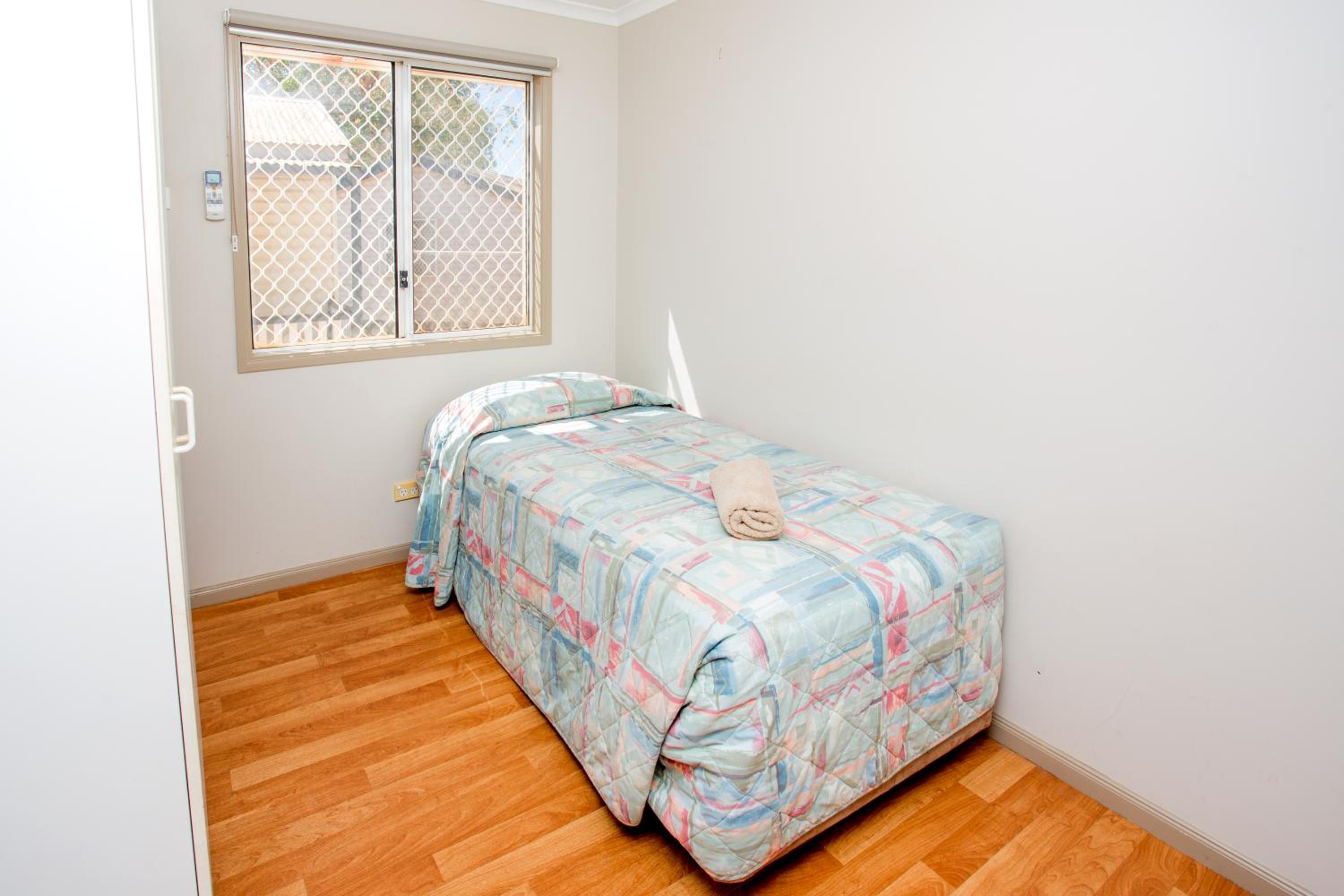Superior 2 Bedroom Waterfront Cabin - Sleeps 3 - Pet Friendly photo 3