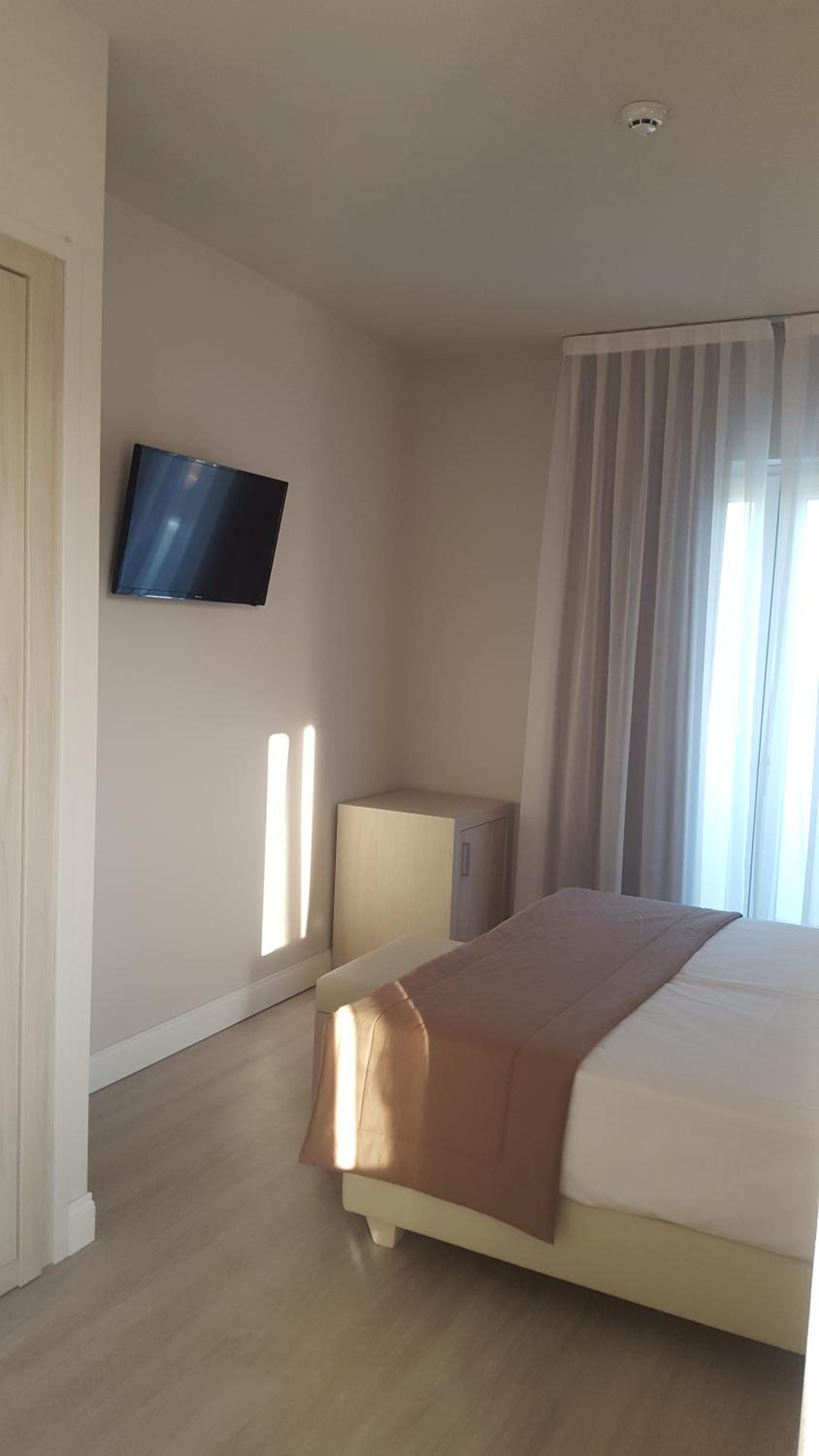 Double Room - Photo 12