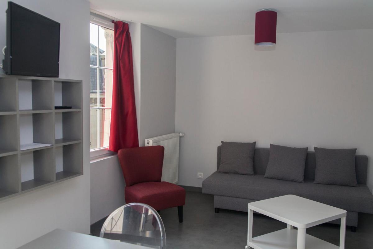 One-Bedroom Apartment photo 2