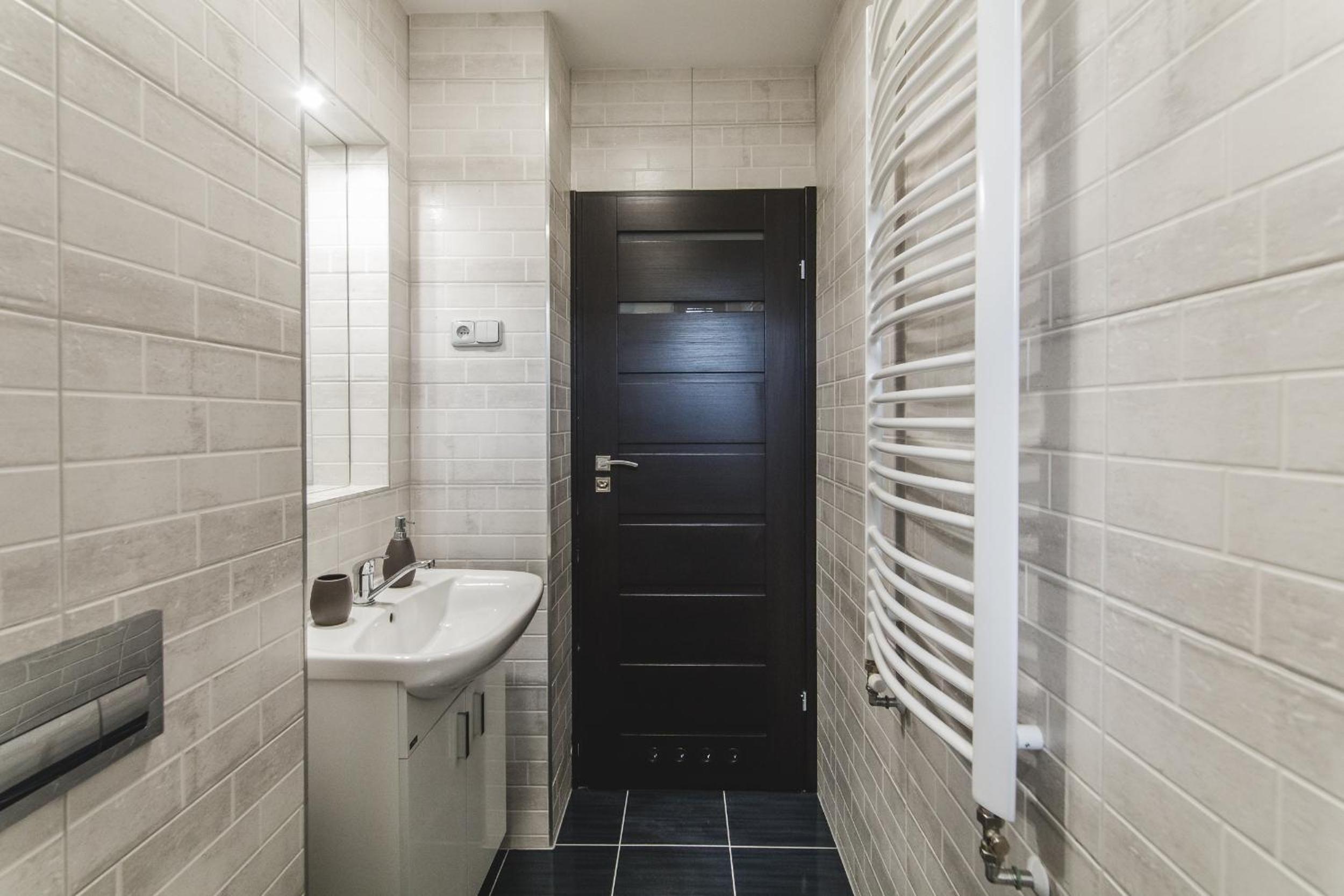 Family Room with Private Bathroom - Photo 6