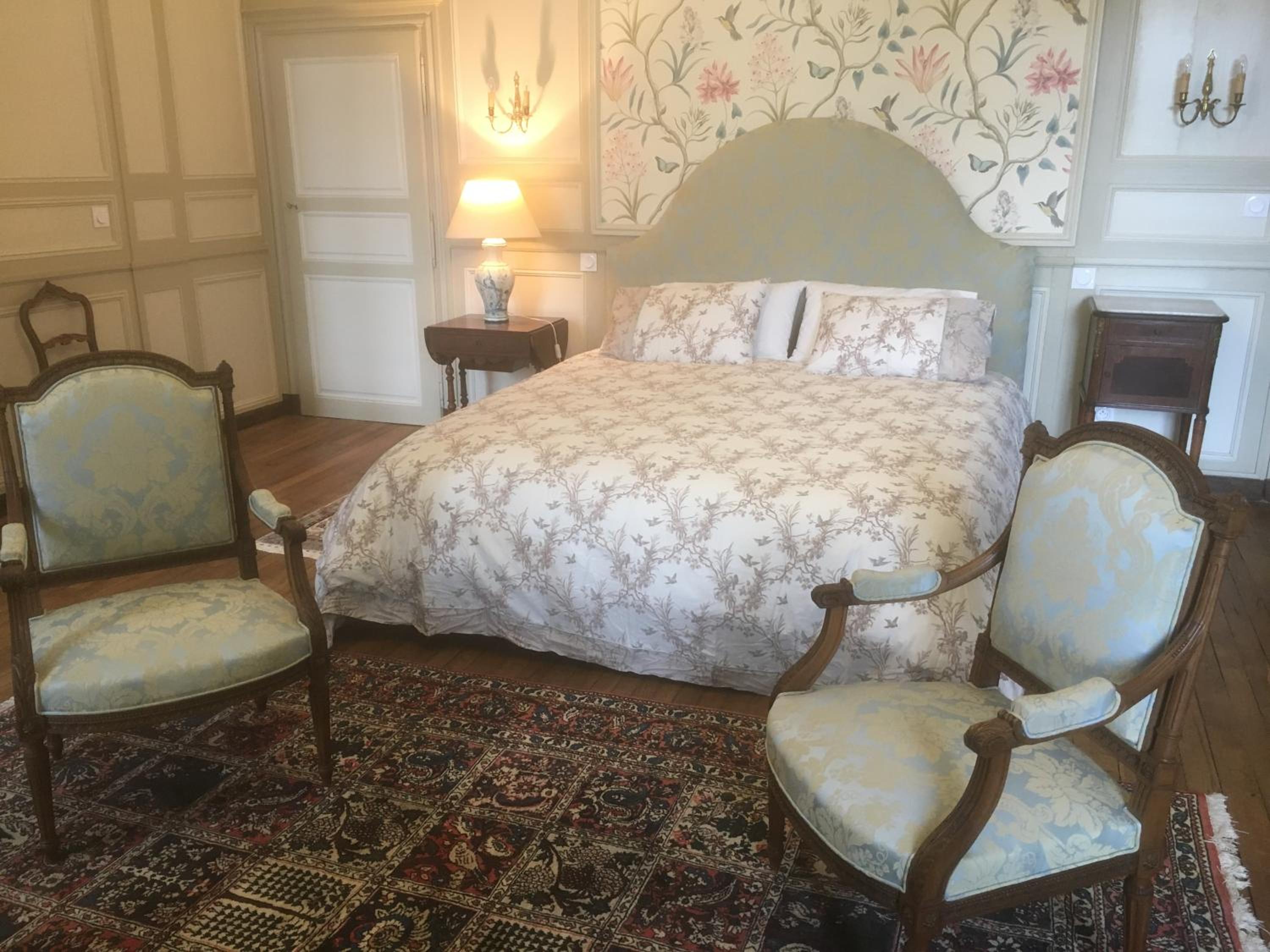 Deluxe Family Suite - Photo 2