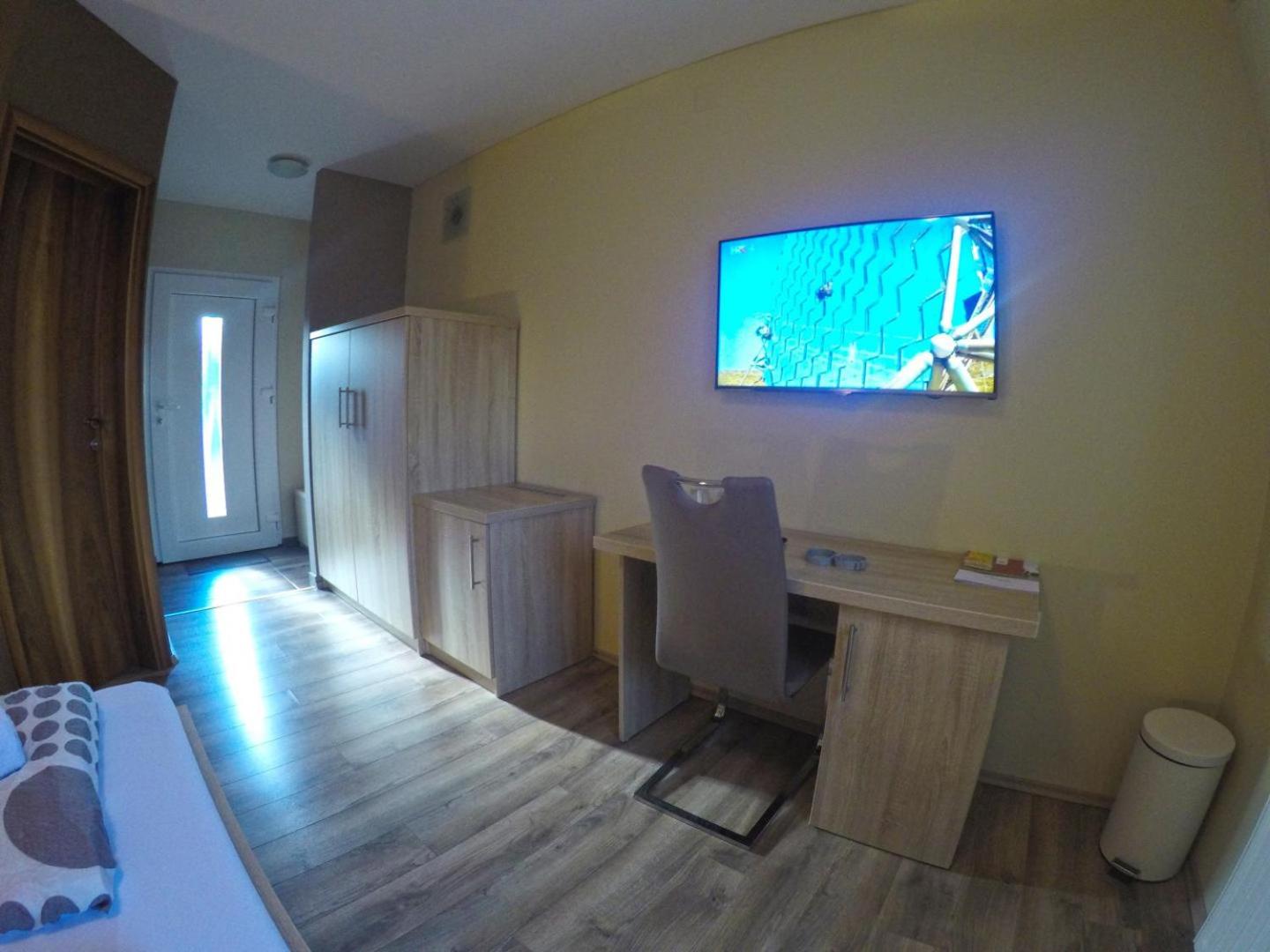 Double Room with Terrace - Photo 13
