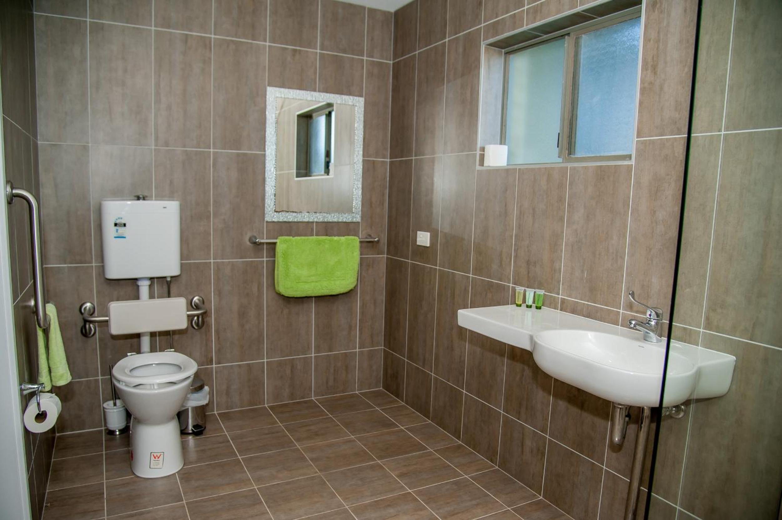 Standard Queen Room - Photo 12