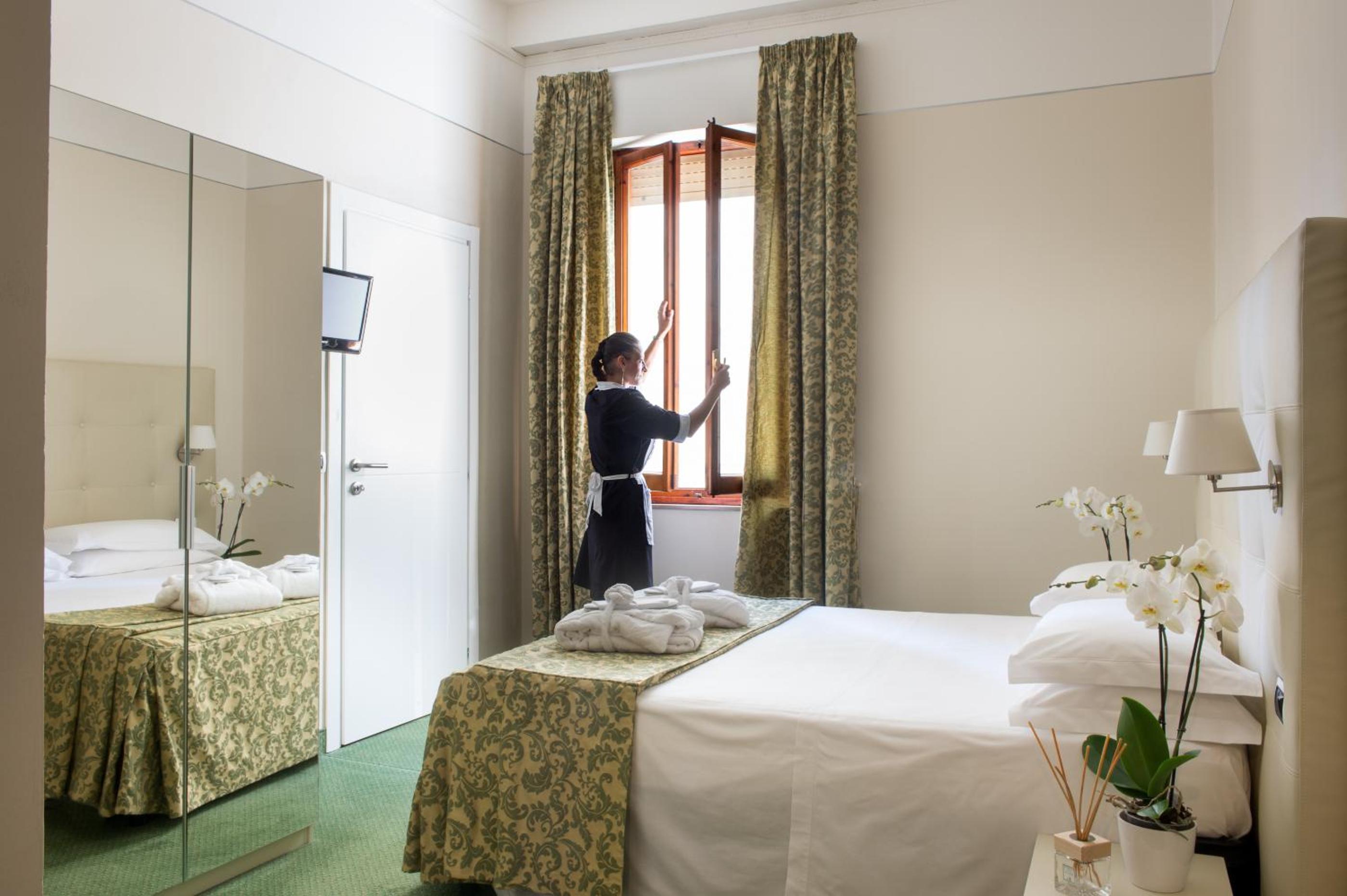 Standard Double Room - Photo 7