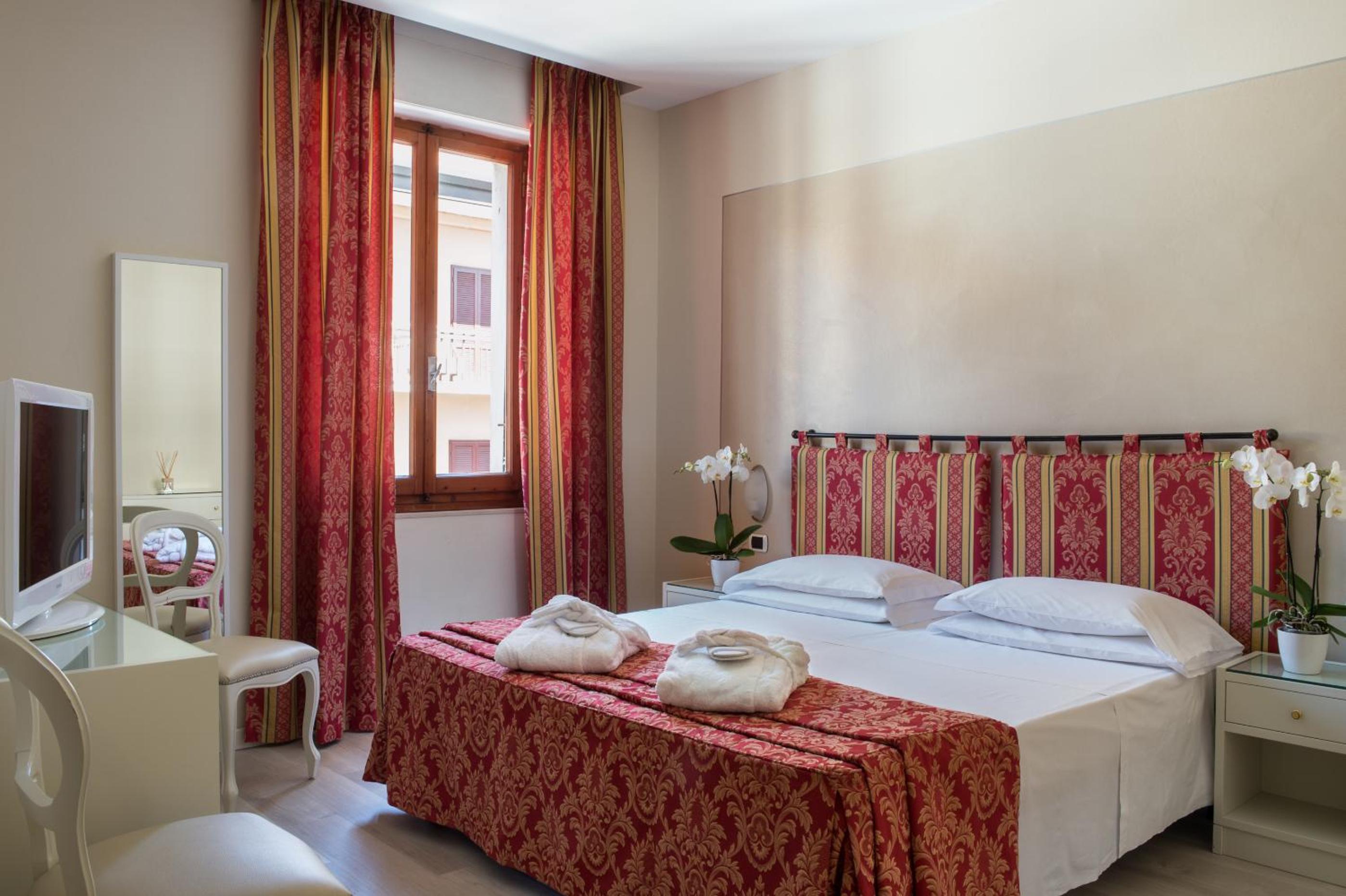Standard Double Room - Photo 8