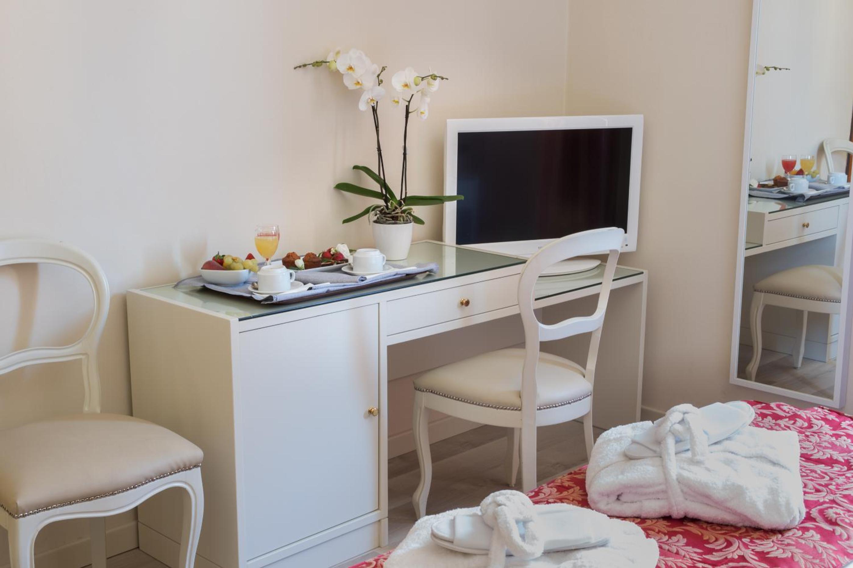 Standard Double Room - Photo 4