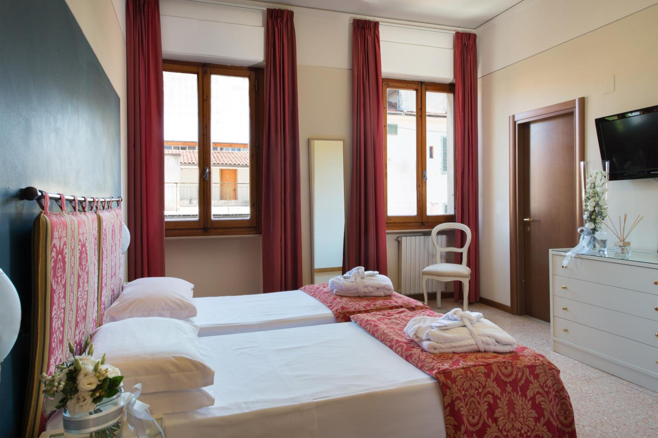 Standard Double Room - Photo 6