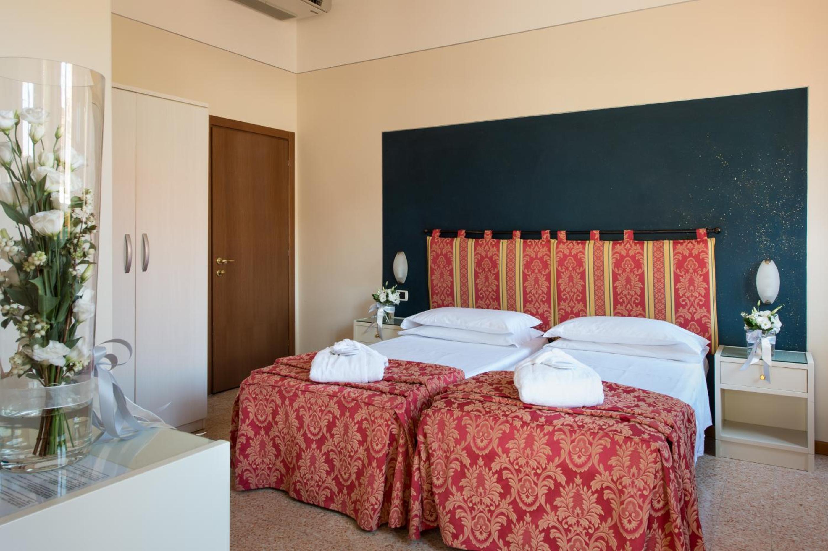 Standard Double Room - Photo 5