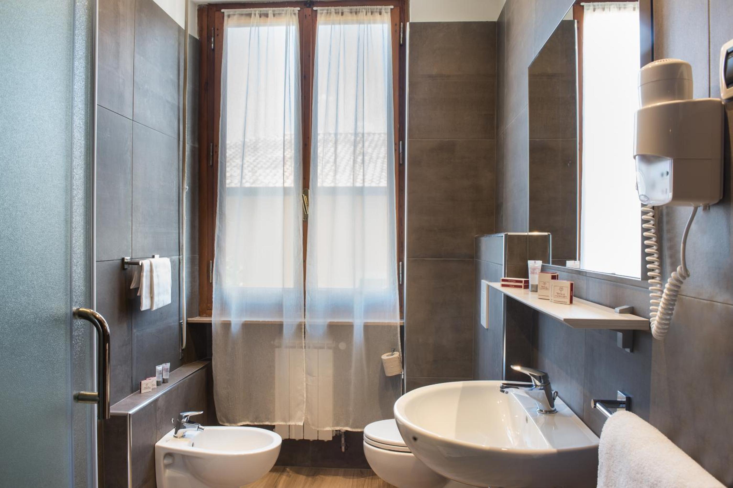 Triple Room - Photo 13