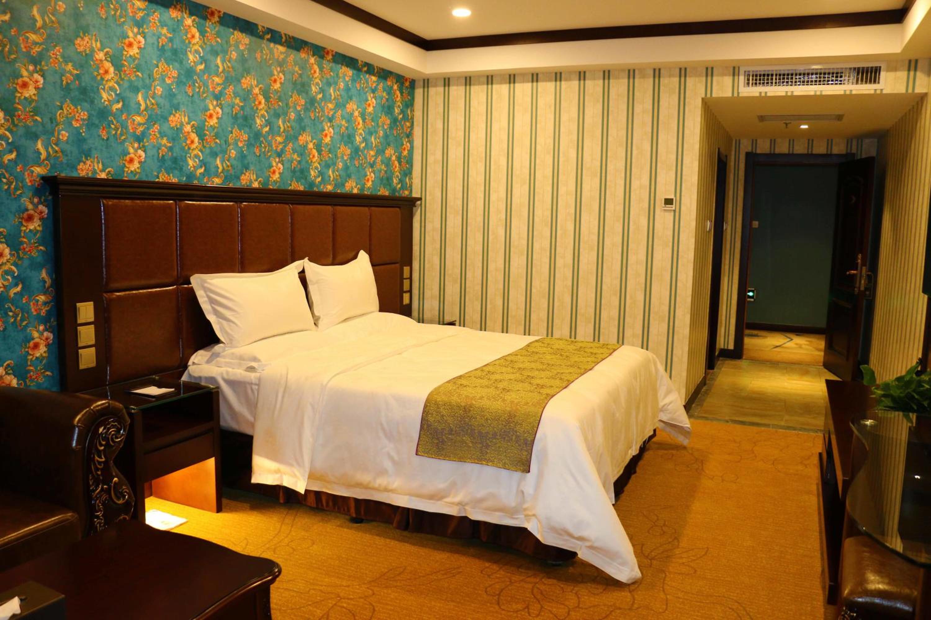 Mainland Chines Citizens - Standard Twin Room photo 3