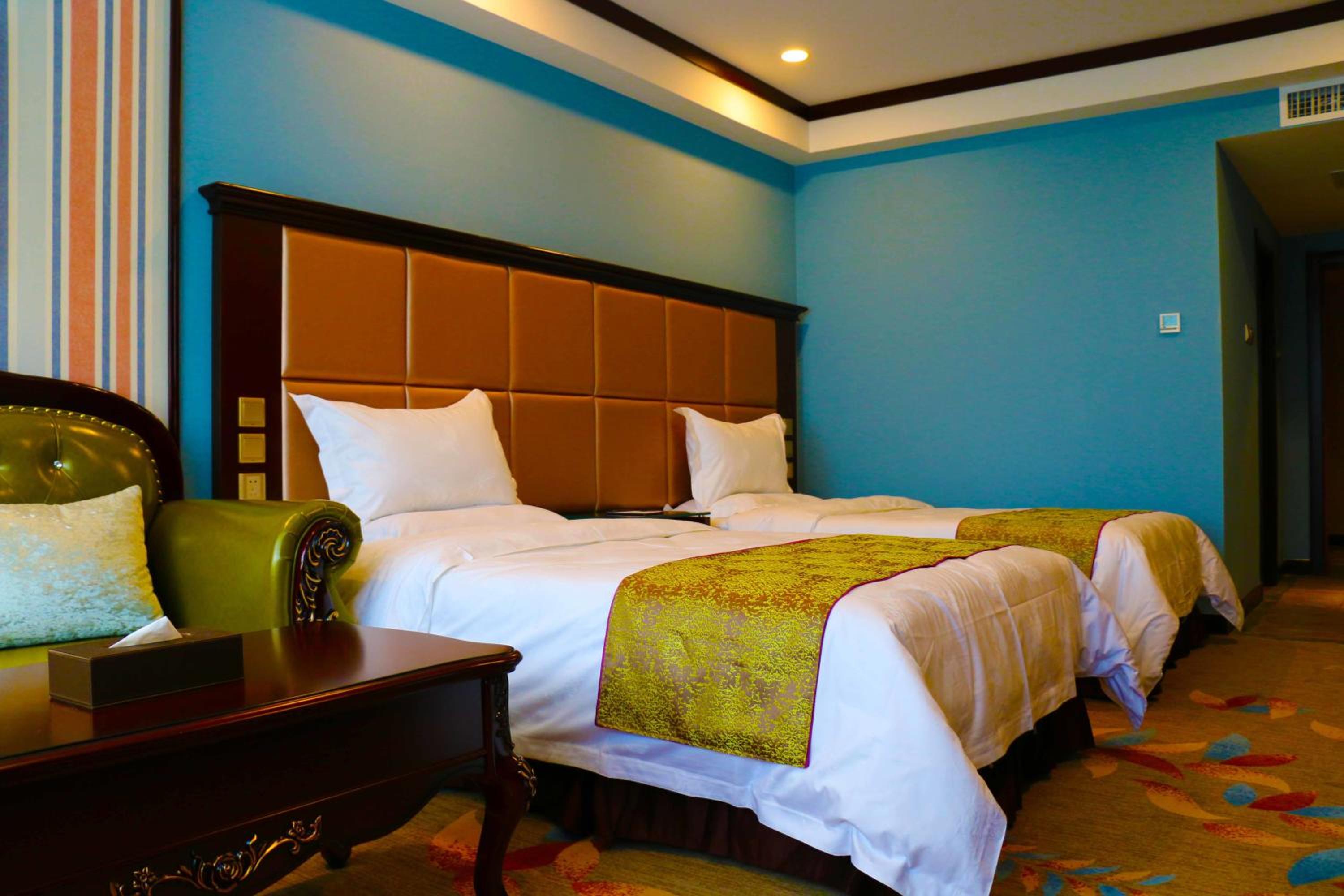 Mainland Chines Citizens - Deluxe Twin Room photo 2