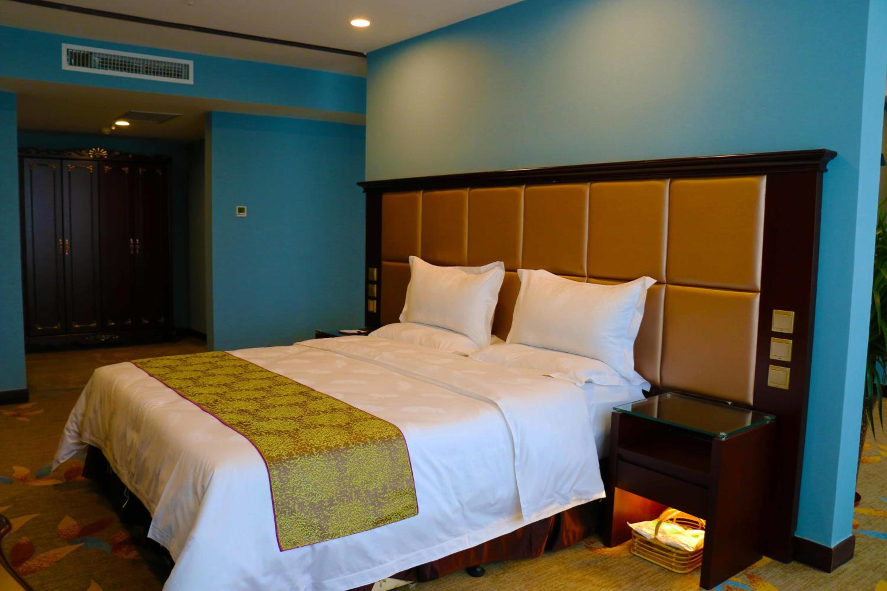 Mainland Chines Citizens - Superior Suite photo 3