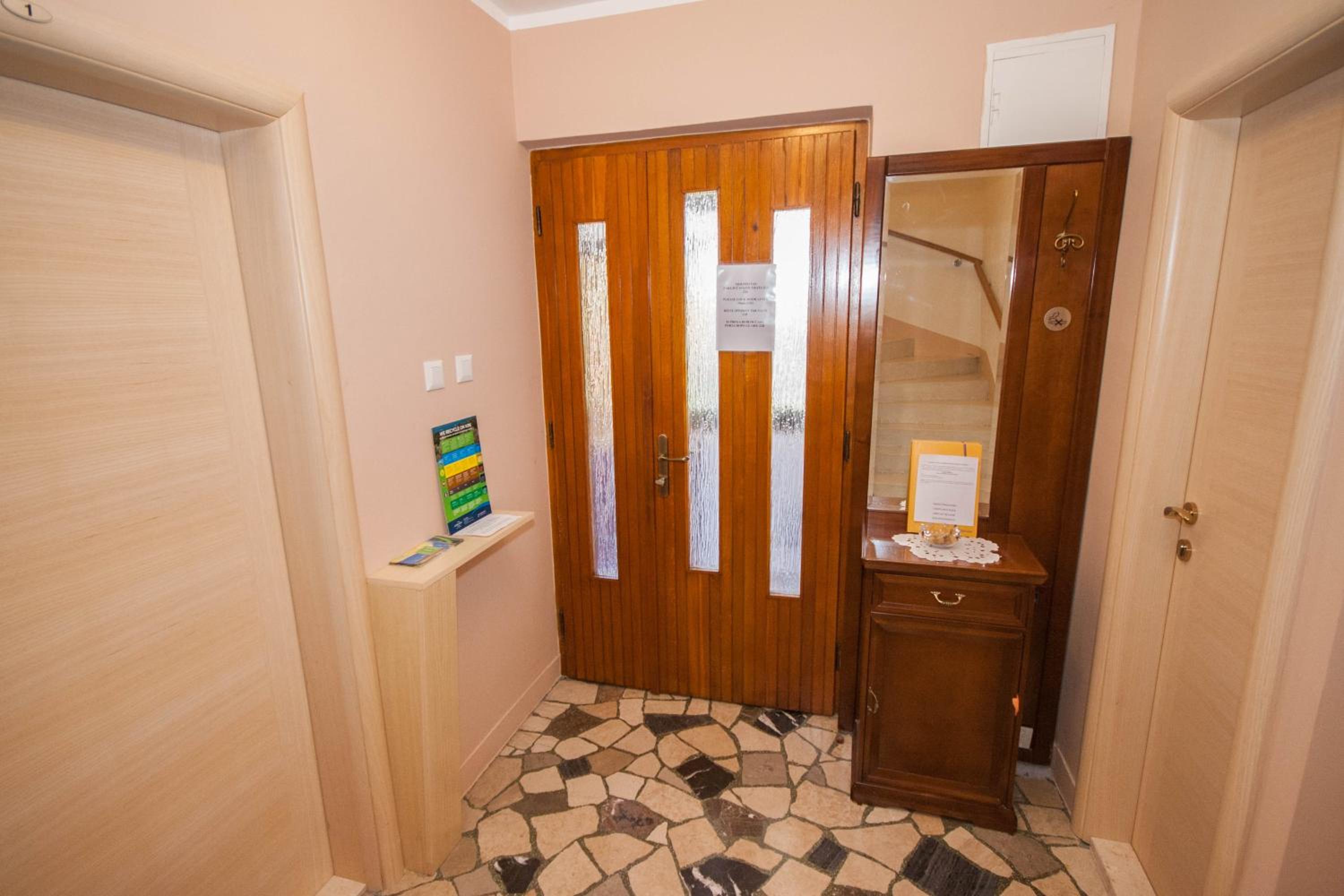 Standard Triple Room with Private External Bathroom photo 1