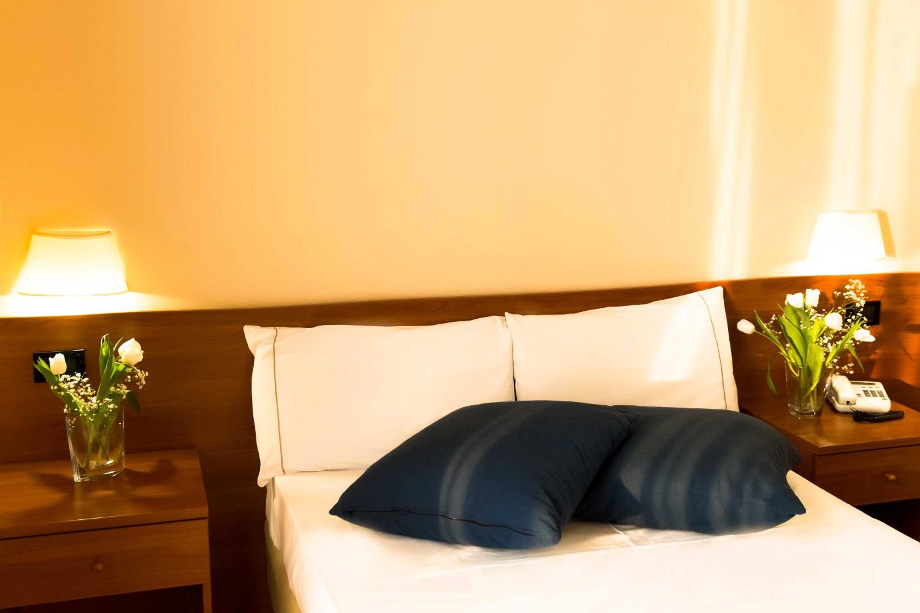 Double Room (1 Adult) - Photo 1