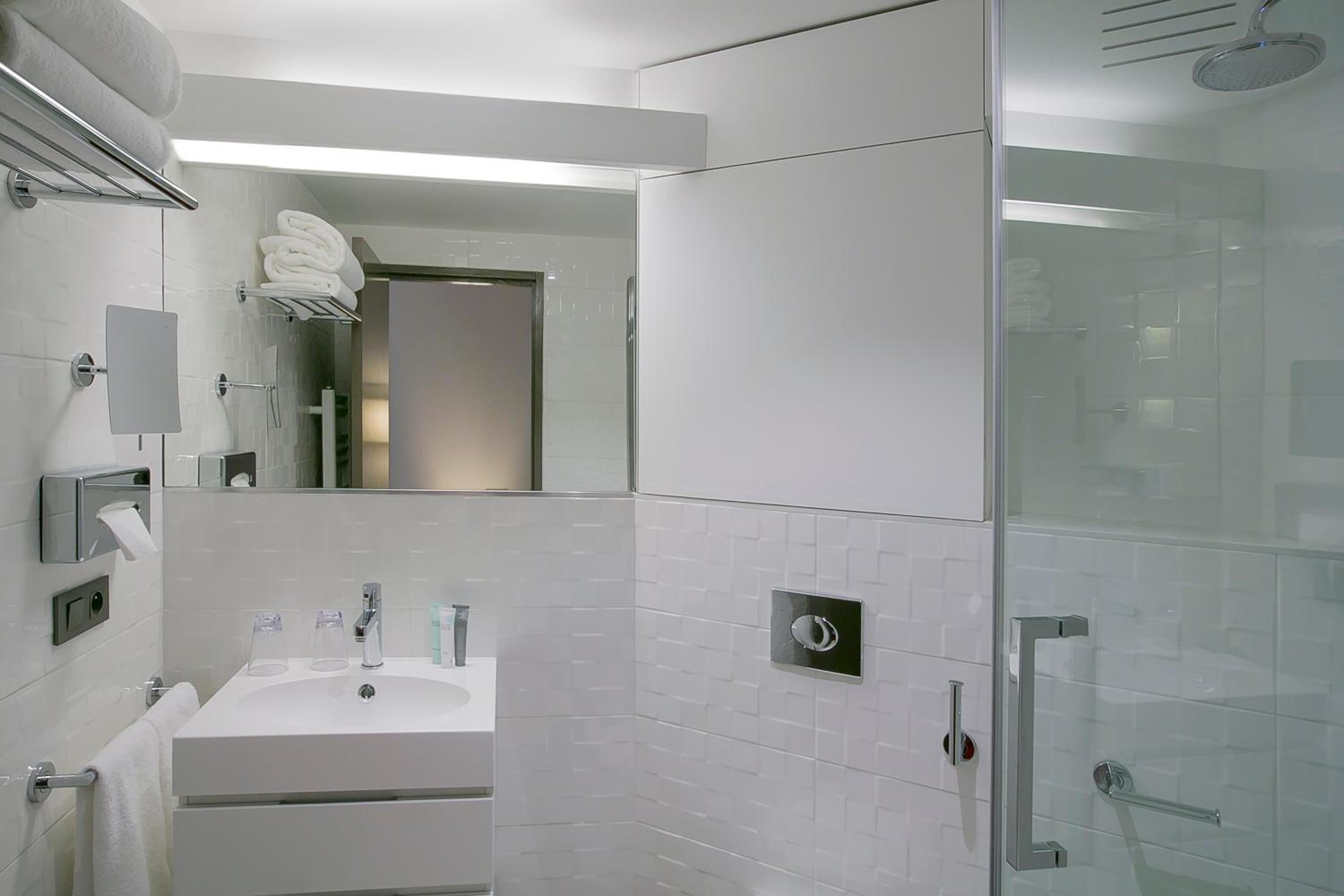 Superior Double Room with Balcony - Photo 4