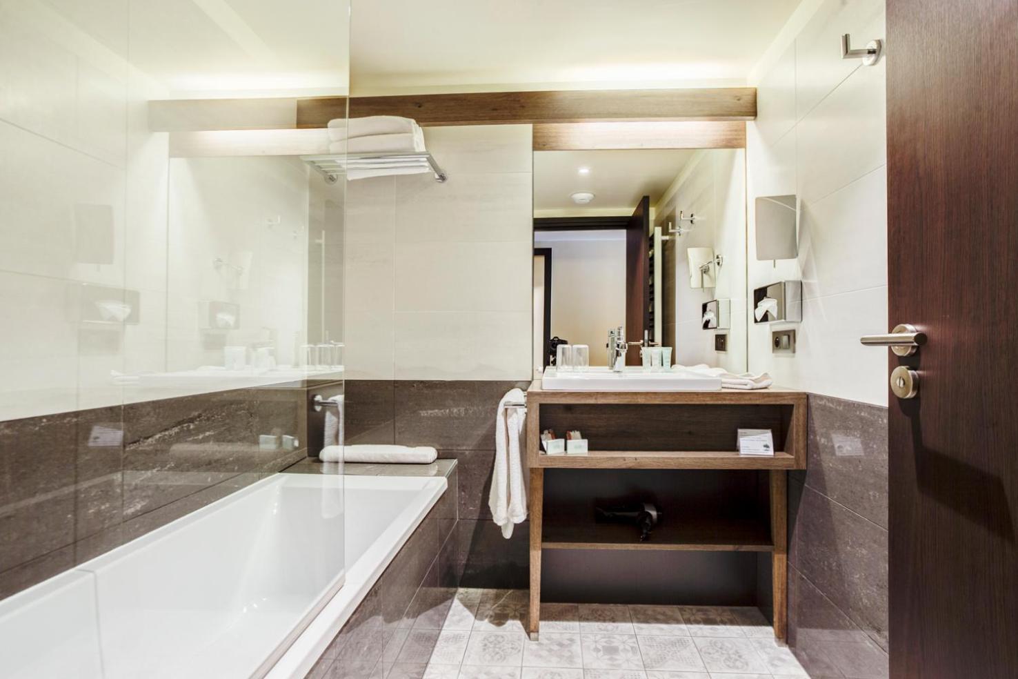 Superior Double Room with Balcony - Photo 3