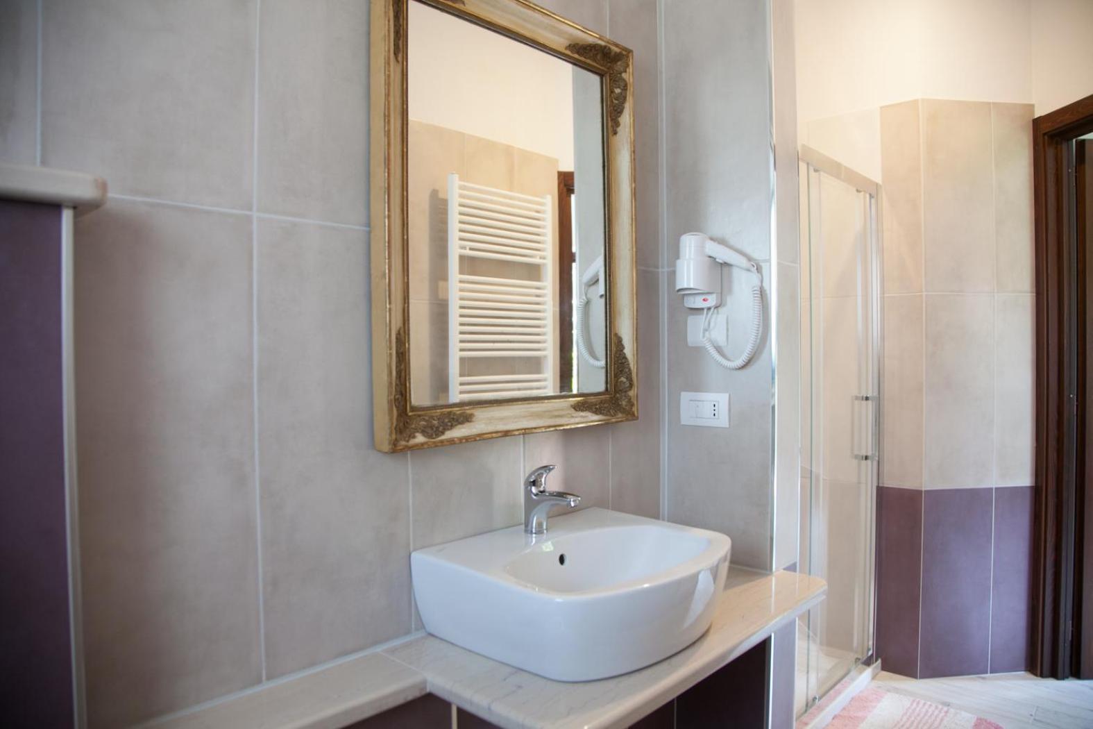 Double or Twin Room with Private Bathroom photo 2