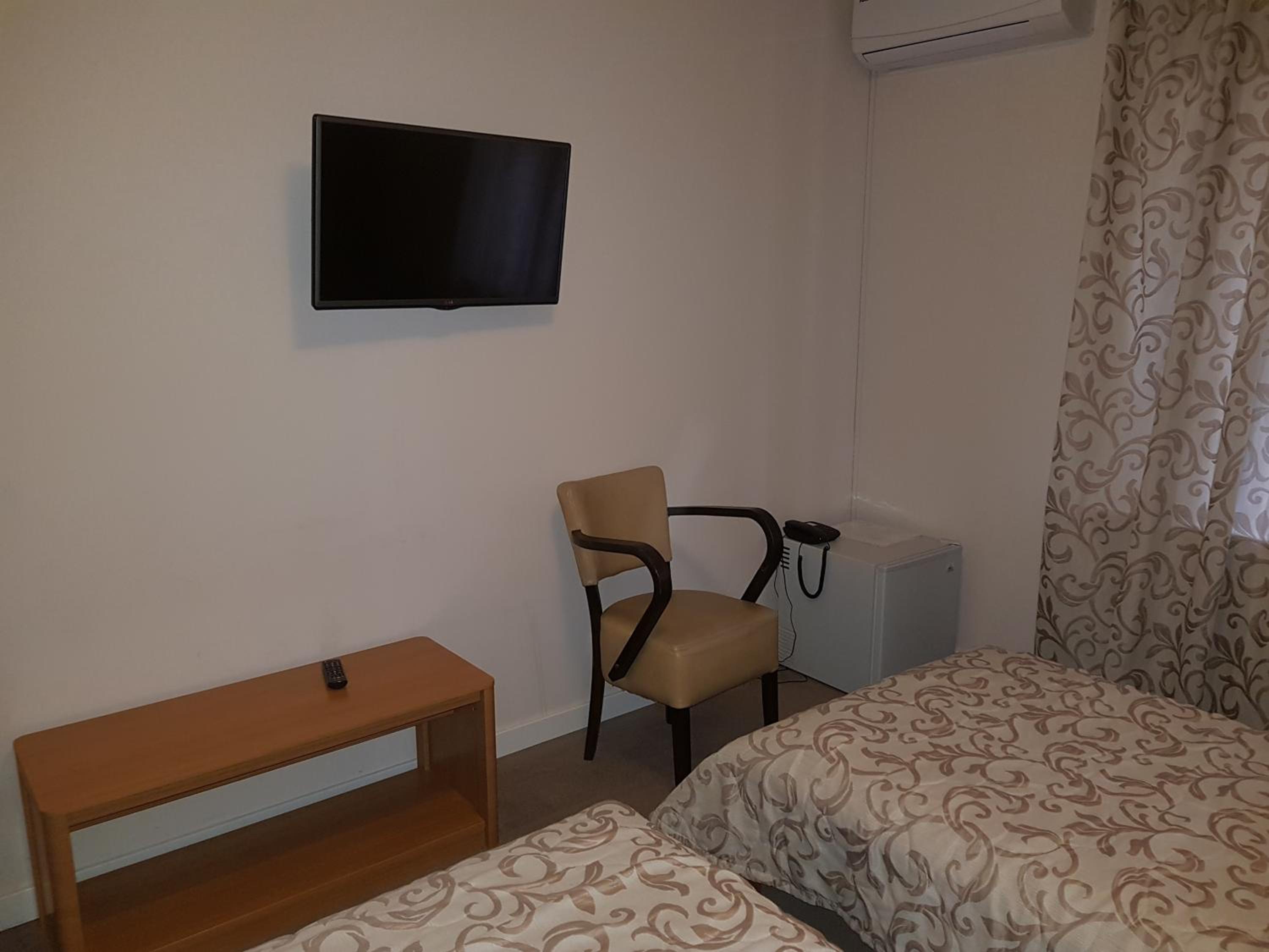 Twin Room with Bathroom - Photo 3