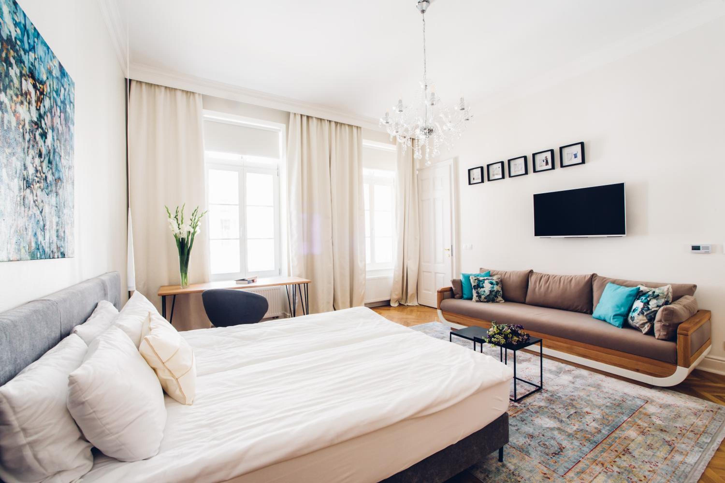 Large Double or Twin Room - Photo 8