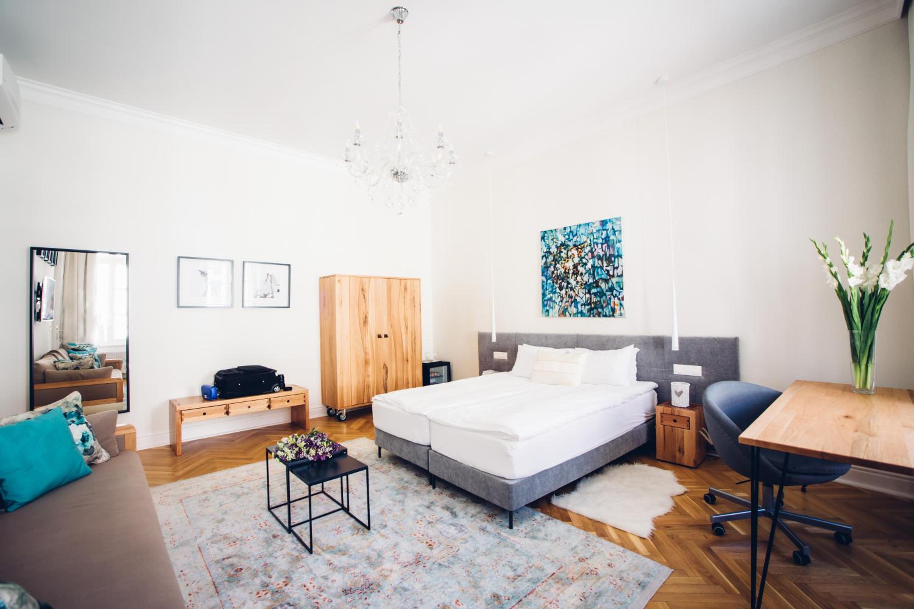 Large Double or Twin Room - Photo 12