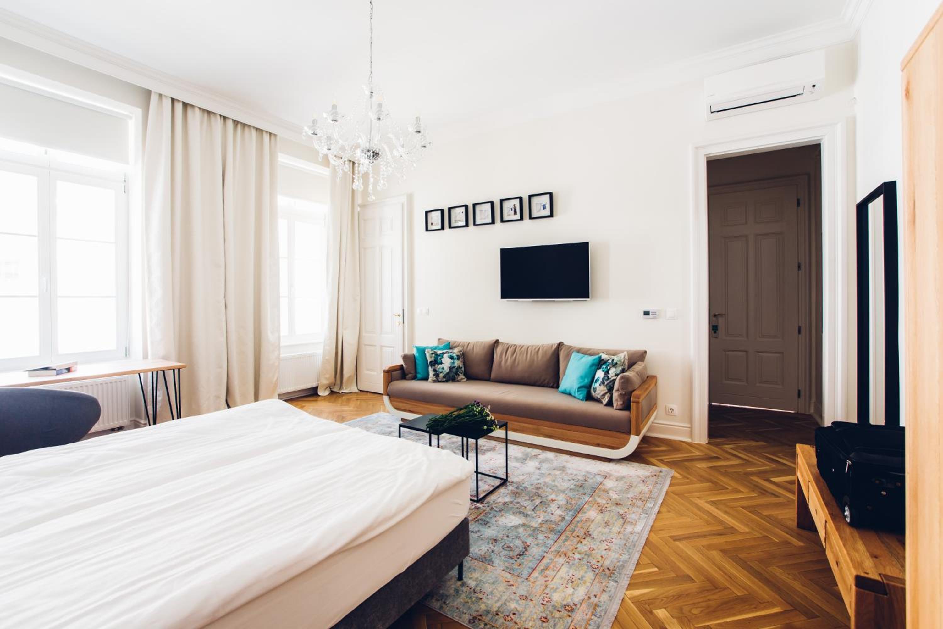 Large Double or Twin Room - Photo 7