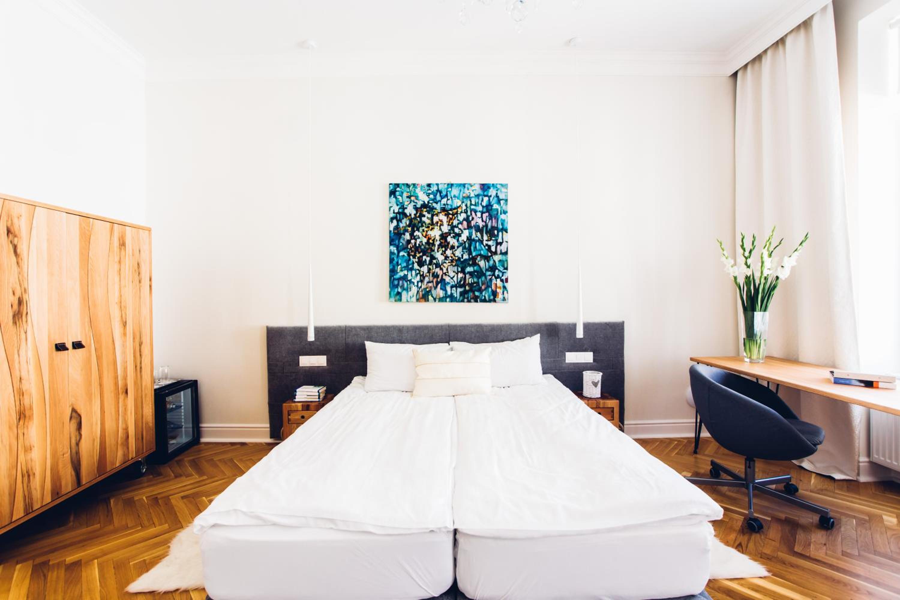 Large Double or Twin Room - Photo 11