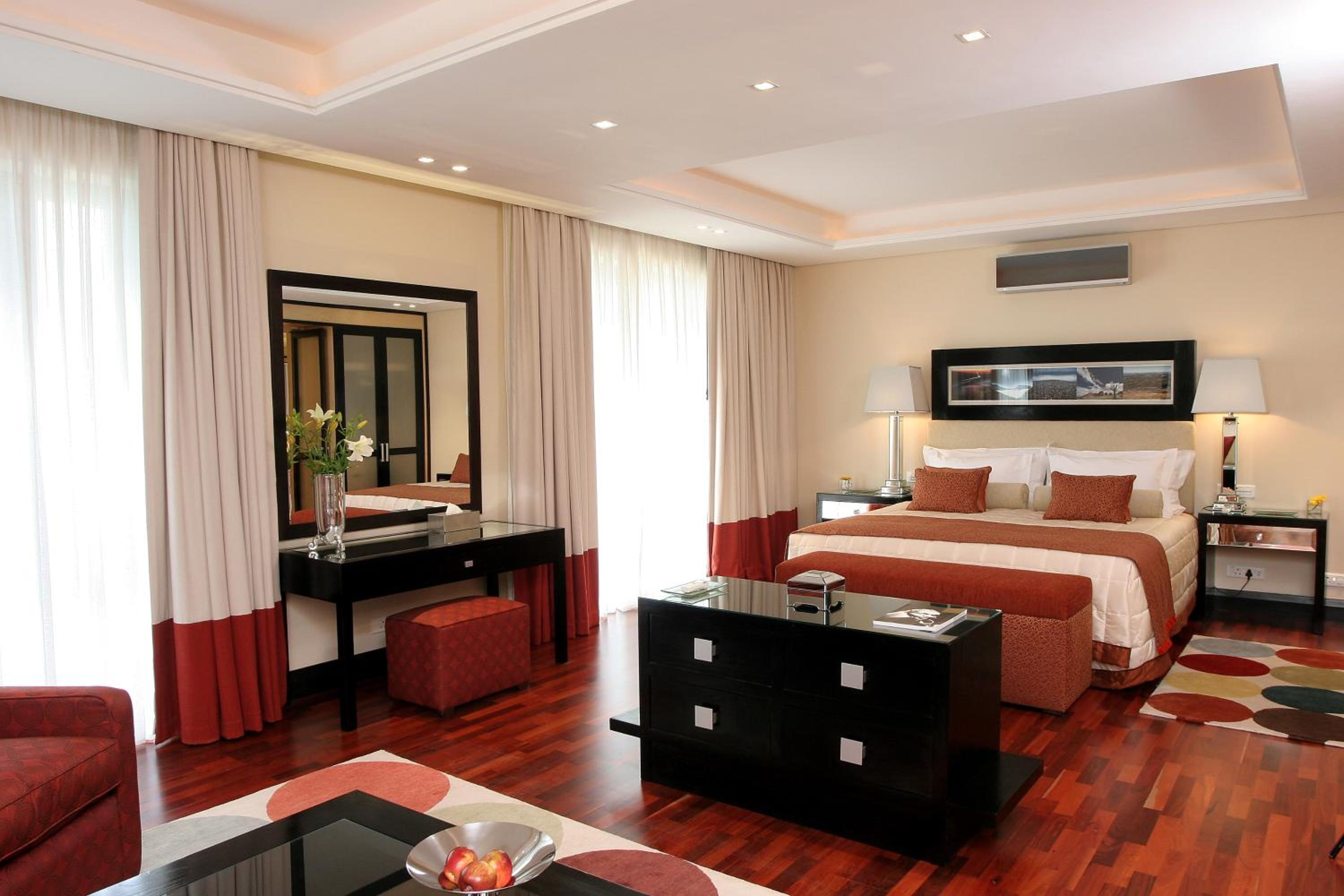 Business Suite - Photo 6