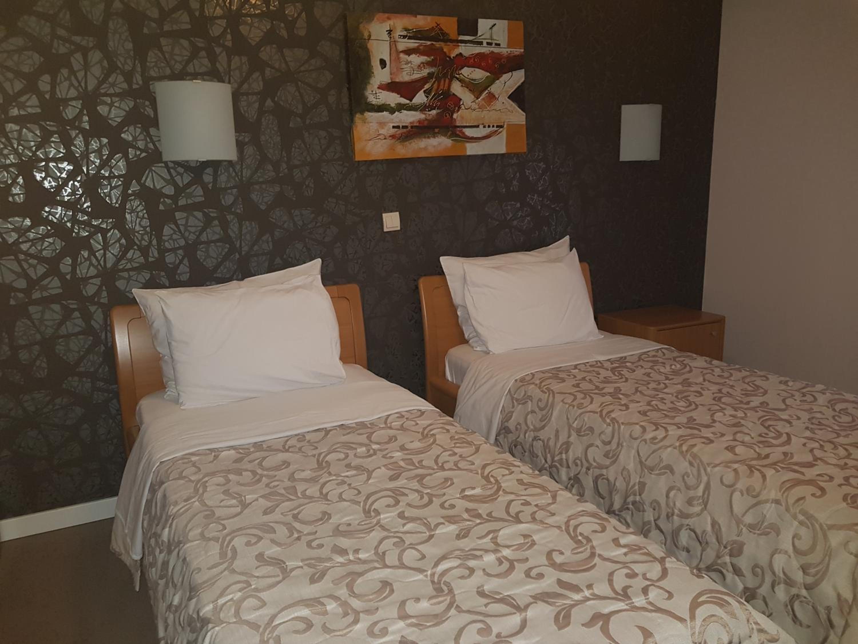 Twin Room with Bathroom - Photo 1